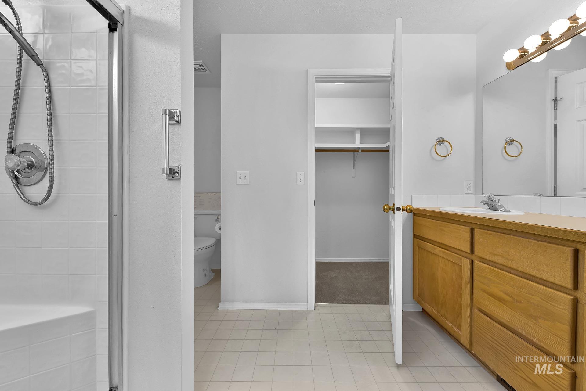 227 E Spinosa Dr, Meridian, Idaho 83646-3345, 2 Bedrooms, 2 Bathrooms, Residential For Sale, Price $389,900,MLS 98946292