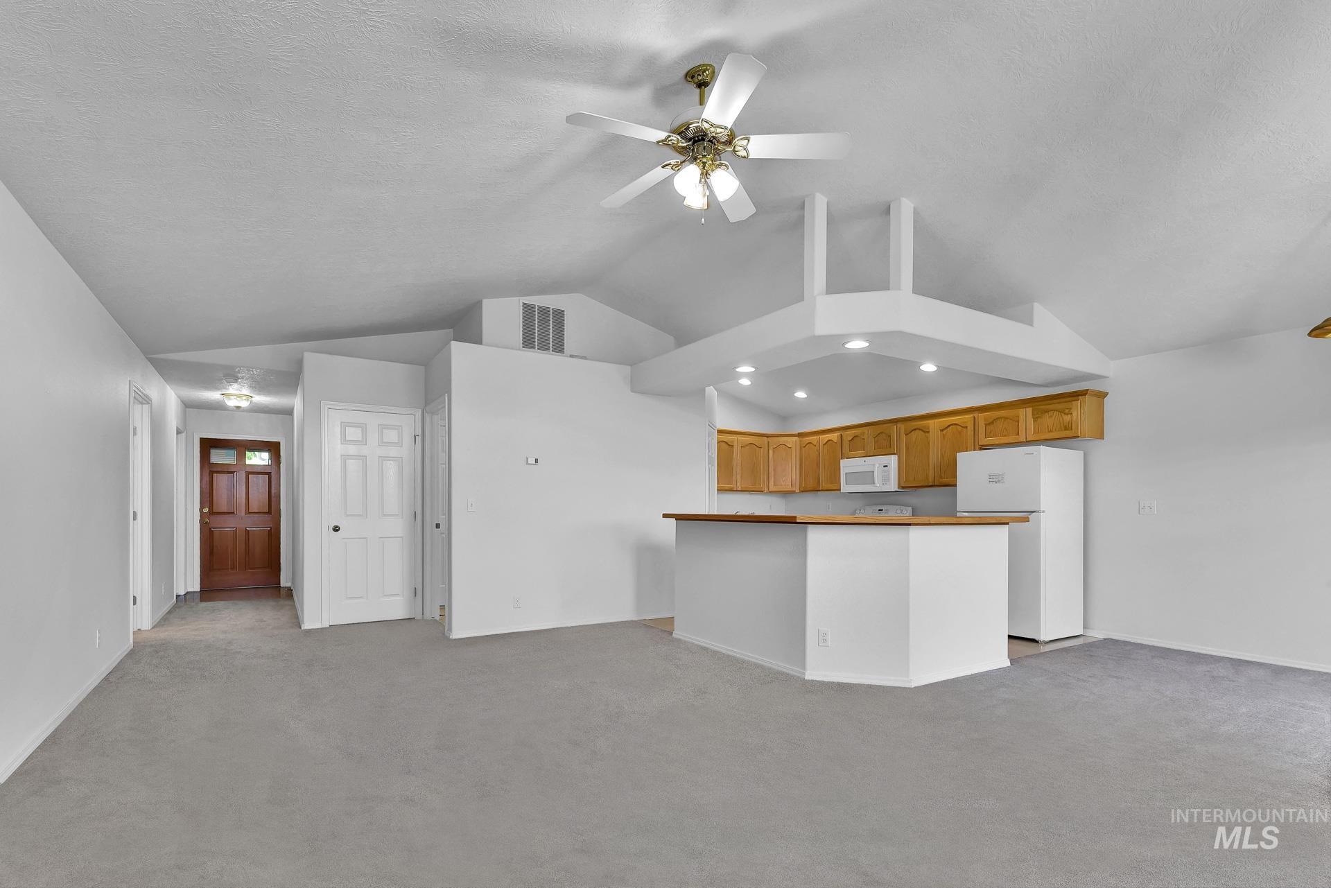 227 E Spinosa Dr, Meridian, Idaho 83646-3345, 2 Bedrooms, 2 Bathrooms, Residential For Sale, Price $389,900,MLS 98946292