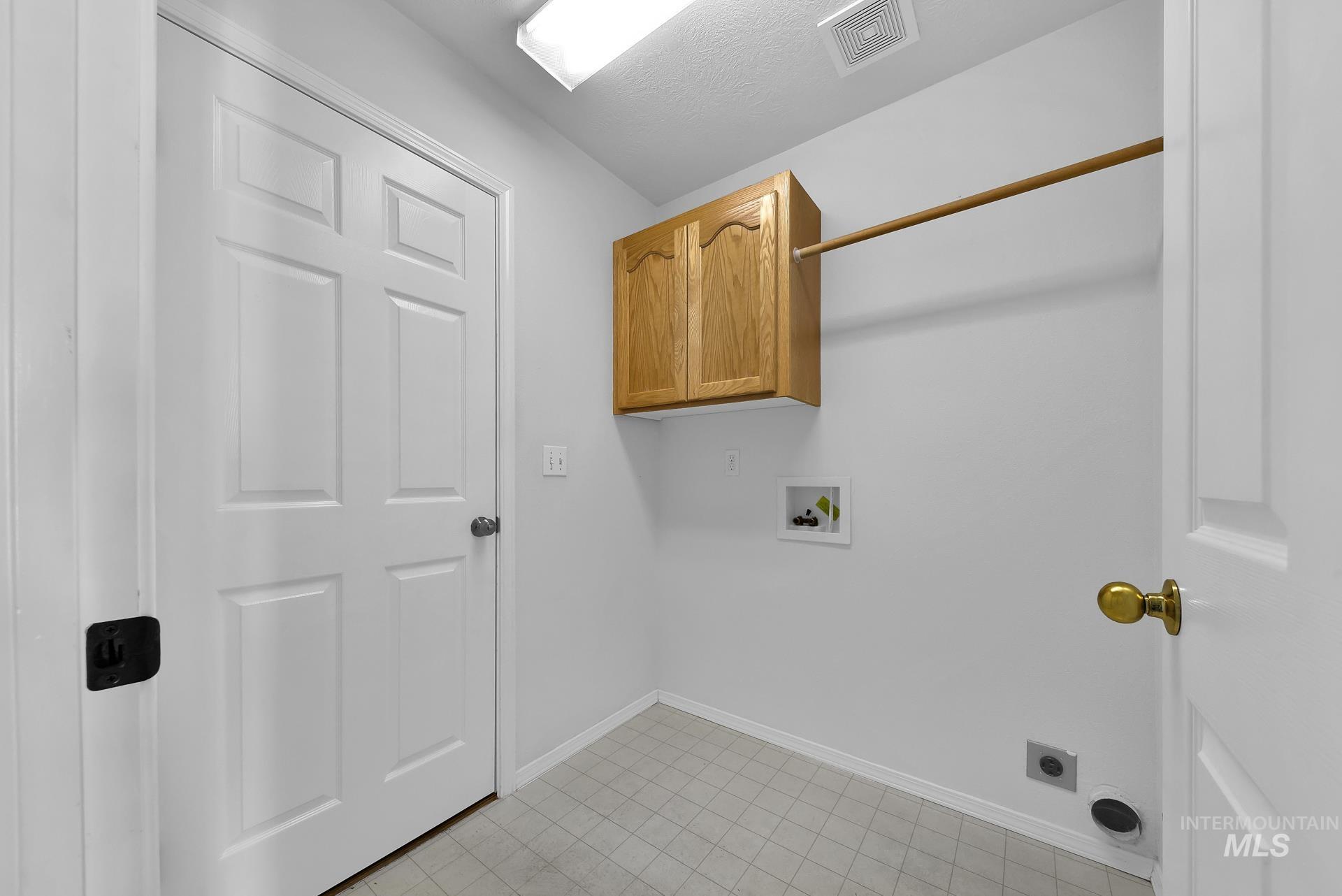 227 E Spinosa Dr, Meridian, Idaho 83646-3345, 2 Bedrooms, 2 Bathrooms, Residential For Sale, Price $389,900,MLS 98946292