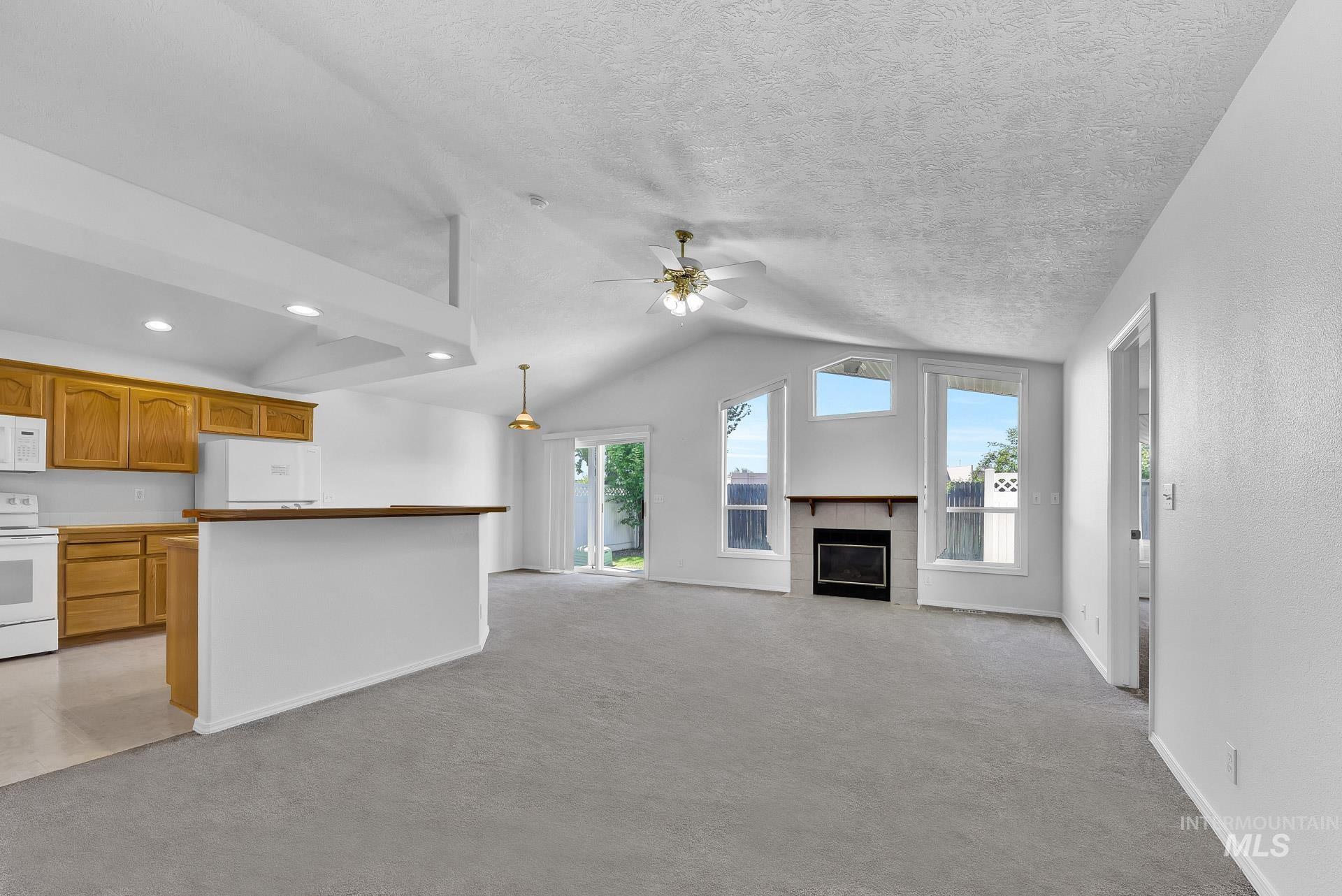 227 E Spinosa Dr, Meridian, Idaho 83646-3345, 2 Bedrooms, 2 Bathrooms, Residential For Sale, Price $389,900,MLS 98946292