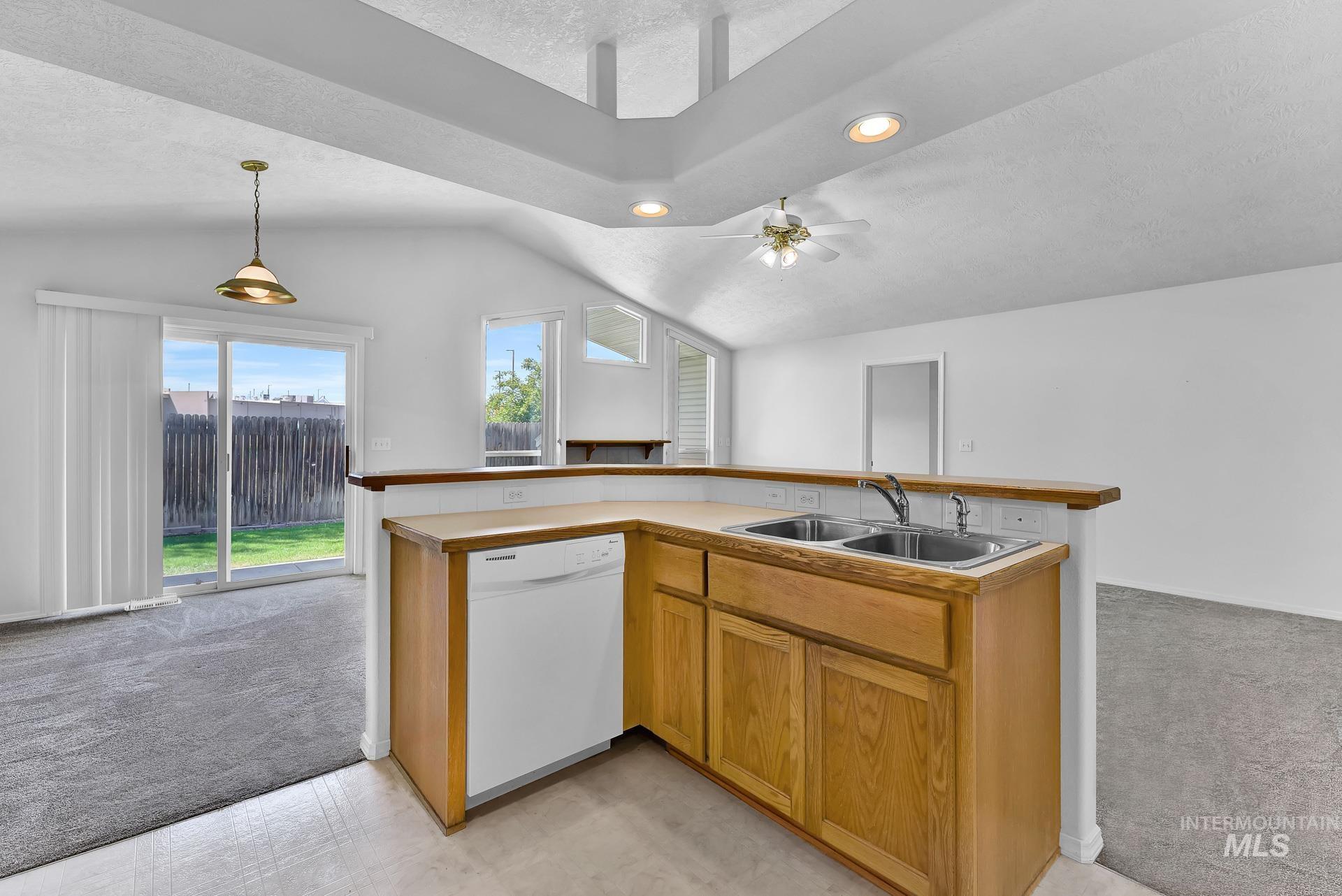 227 E Spinosa Dr, Meridian, Idaho 83646-3345, 2 Bedrooms, 2 Bathrooms, Residential For Sale, Price $389,900,MLS 98946292