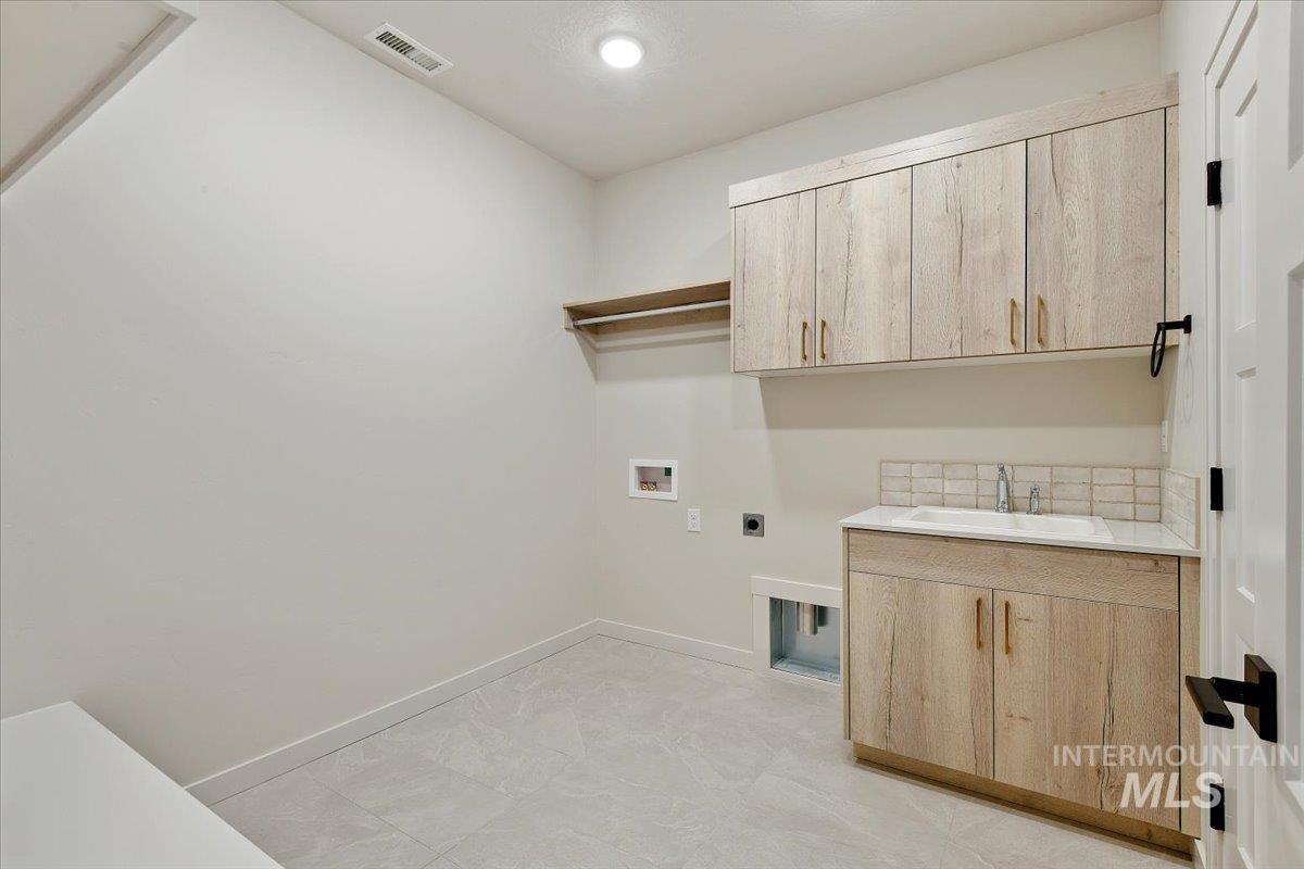 1379 W Ultar Dr, Nampa, Idaho 83686, 3 Bedrooms, 2 Bathrooms, Residential For Sale, Price $573,900, 98946313