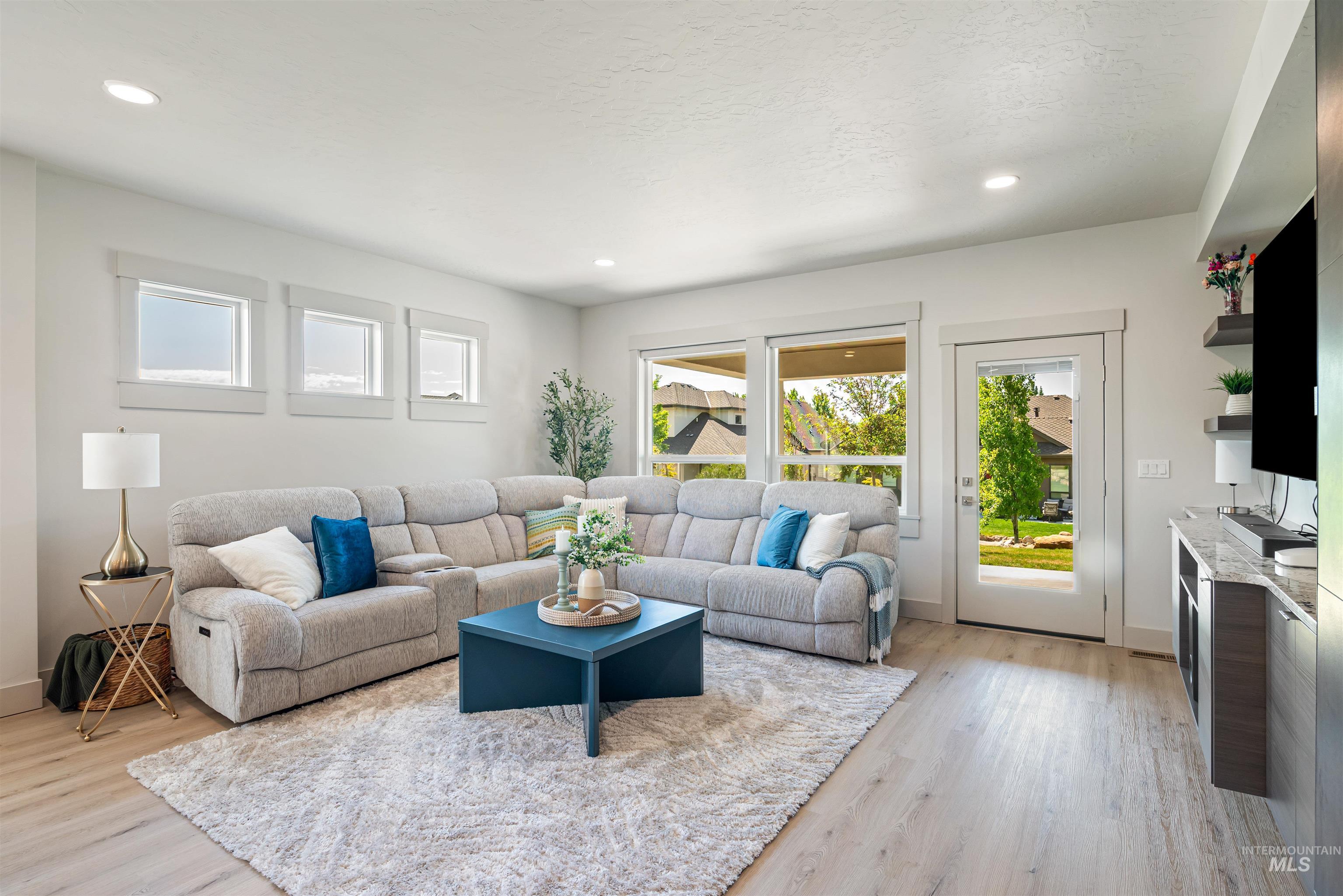 3371 E Warm Springs Ave, Boise, Idaho 83716, 3 Bedrooms, 3 Bathrooms, Residential For Sale, Price $949,900, 98946585