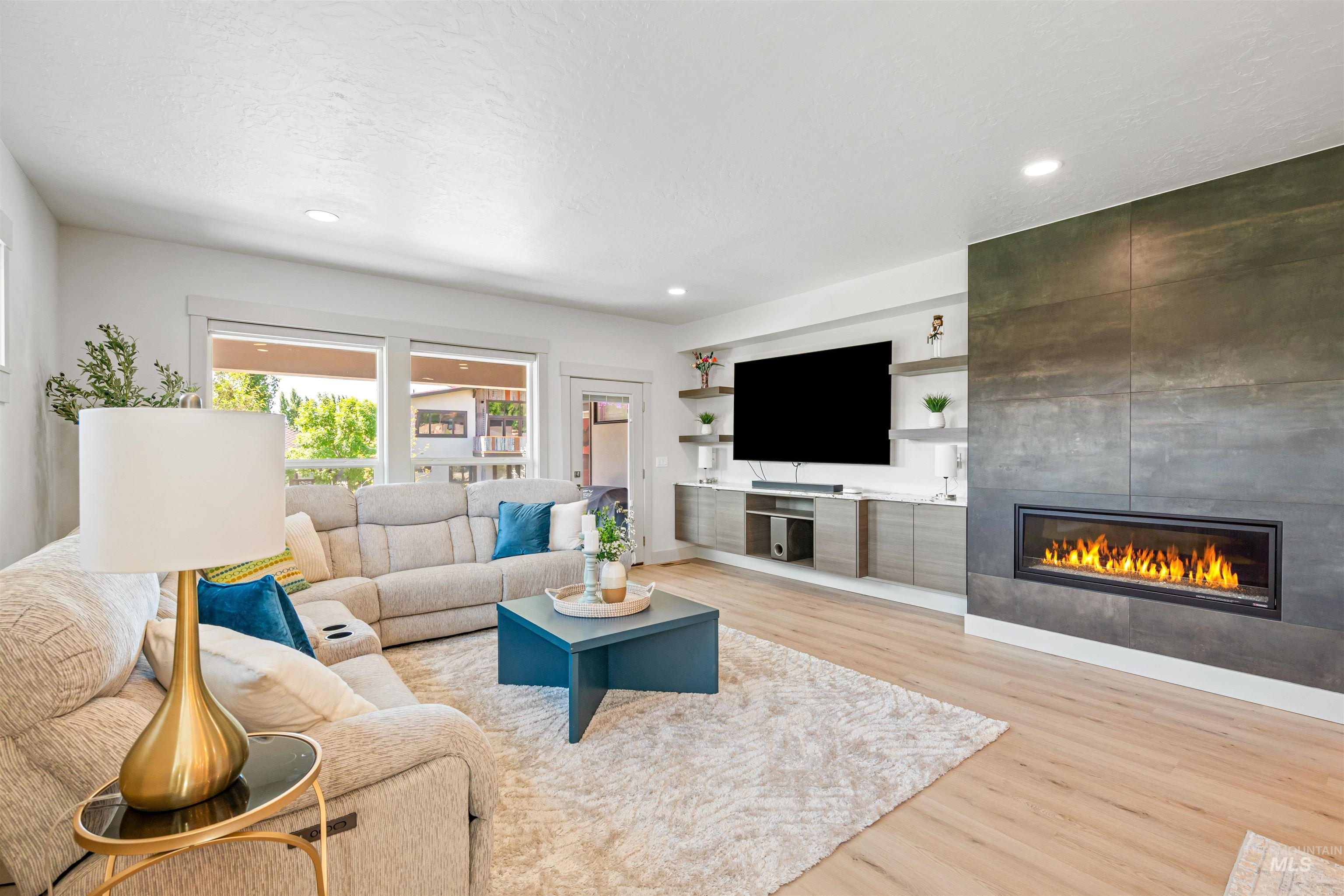 3371 E Warm Springs Ave, Boise, Idaho 83716, 3 Bedrooms, 3 Bathrooms, Residential For Sale, Price $949,900, 98946585