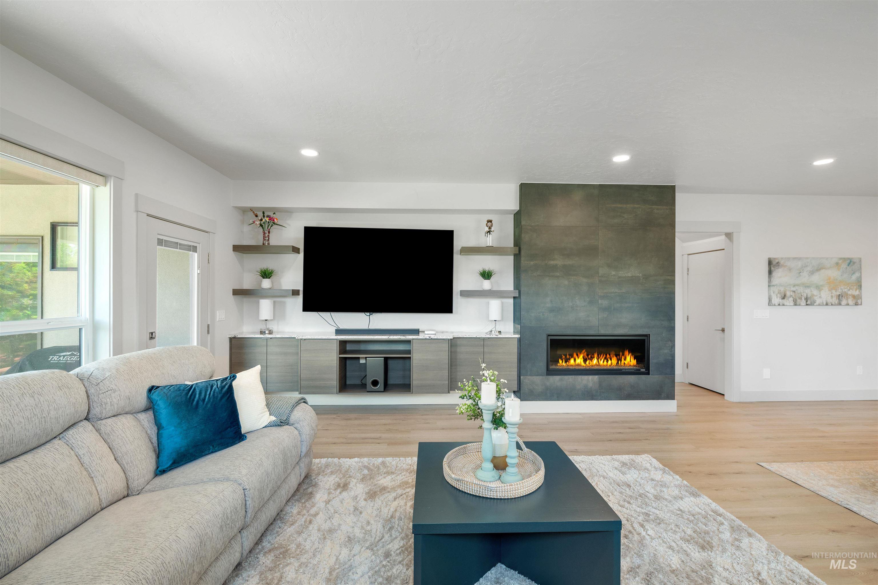 3371 E Warm Springs Ave, Boise, Idaho 83716, 3 Bedrooms, 3 Bathrooms, Residential For Sale, Price $949,900, 98946585