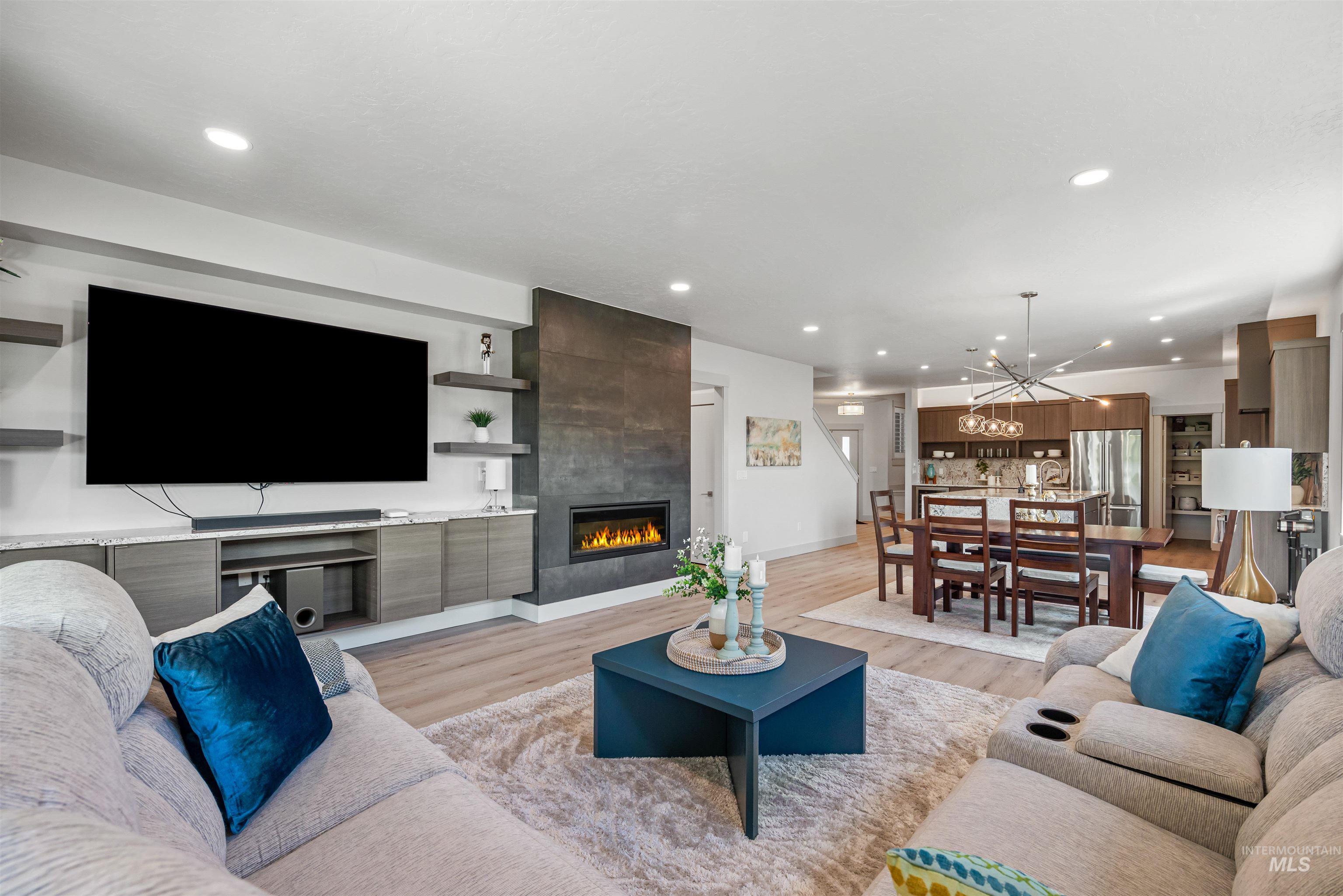 3371 E Warm Springs Ave, Boise, Idaho 83716, 3 Bedrooms, 3 Bathrooms, Residential For Sale, Price $949,900, 98946585