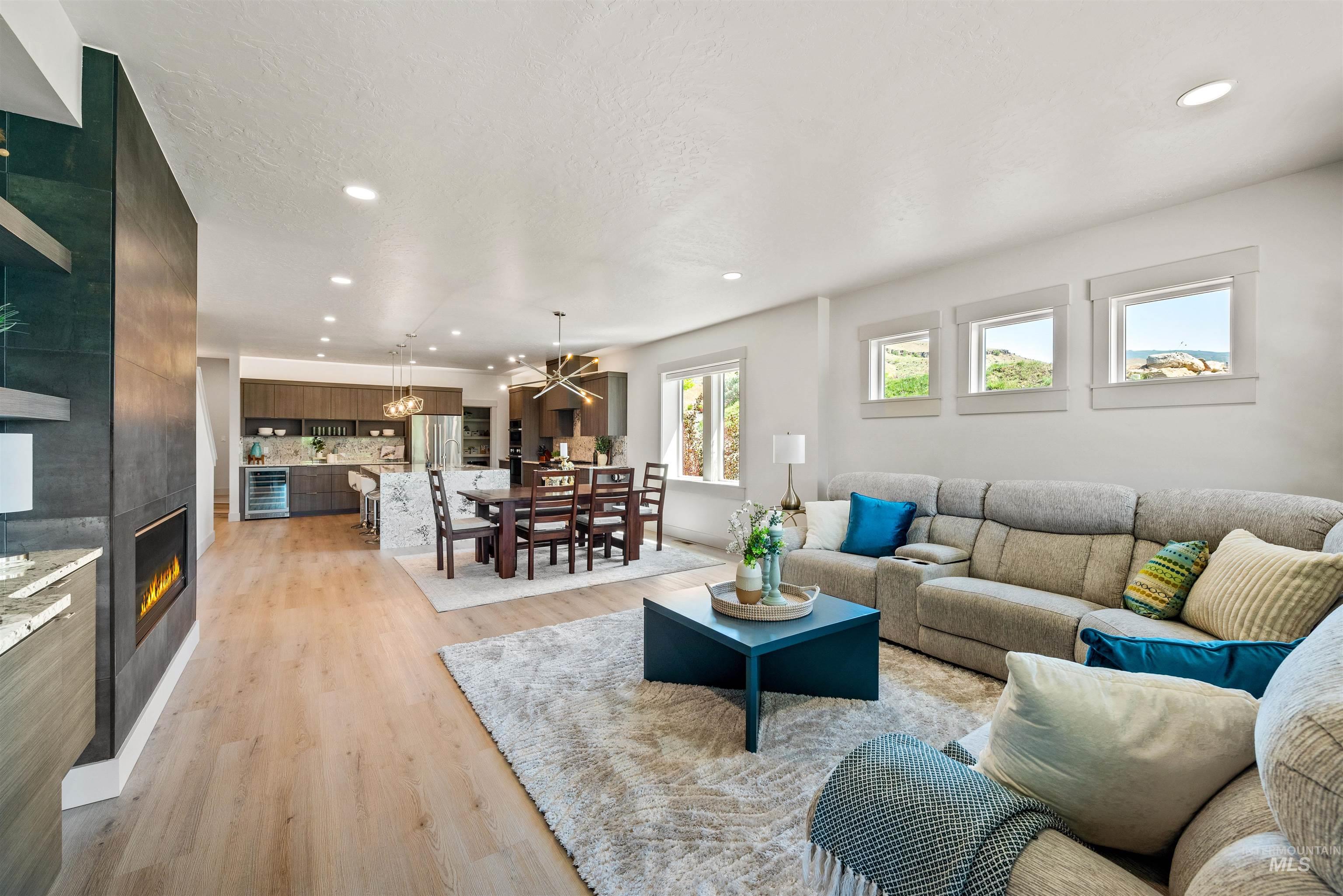 3371 E Warm Springs Ave, Boise, Idaho 83716, 3 Bedrooms, 3 Bathrooms, Residential For Sale, Price $949,900, 98946585