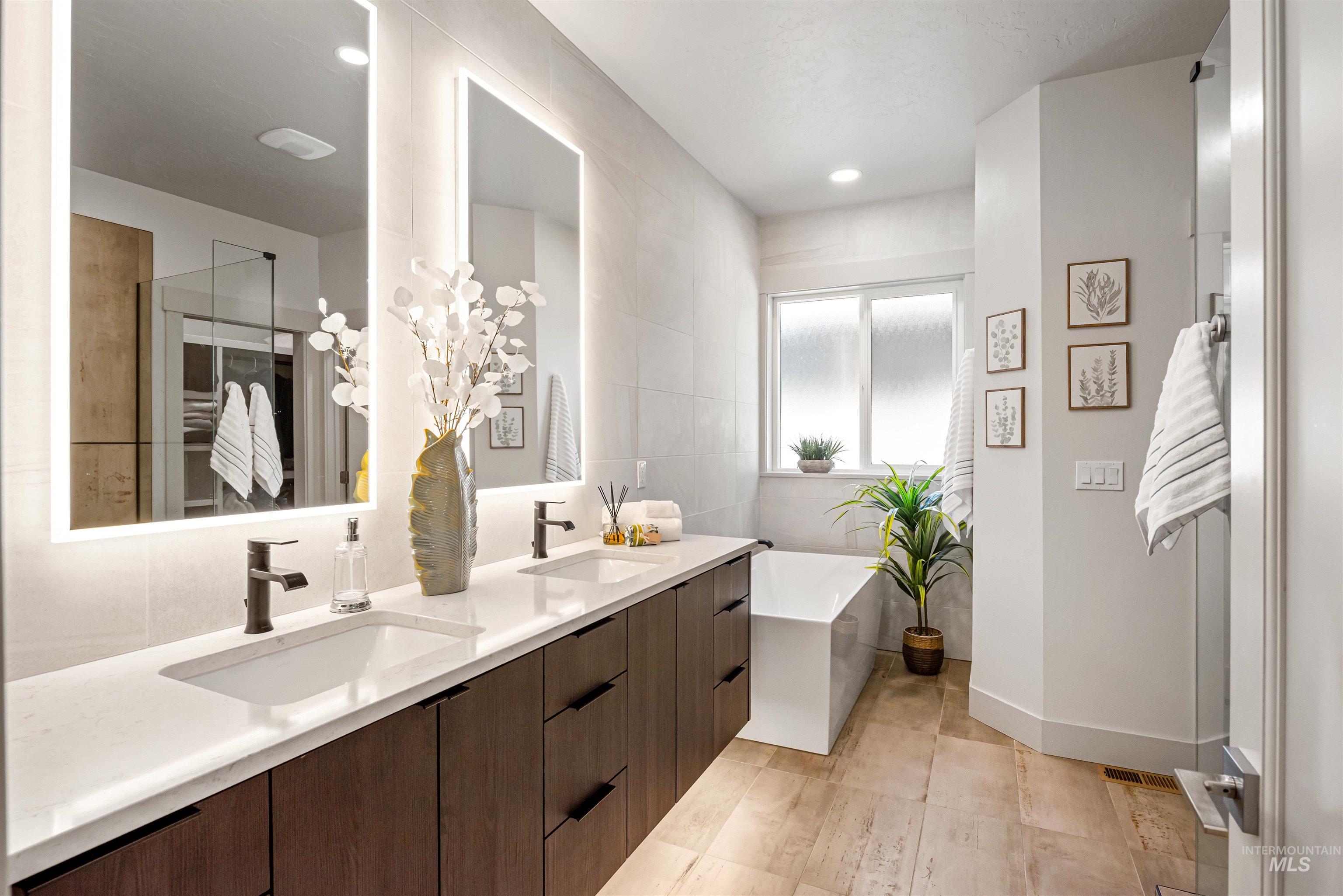 3371 E Warm Springs Ave, Boise, Idaho 83716, 3 Bedrooms, 3 Bathrooms, Residential For Sale, Price $949,900, 98946585