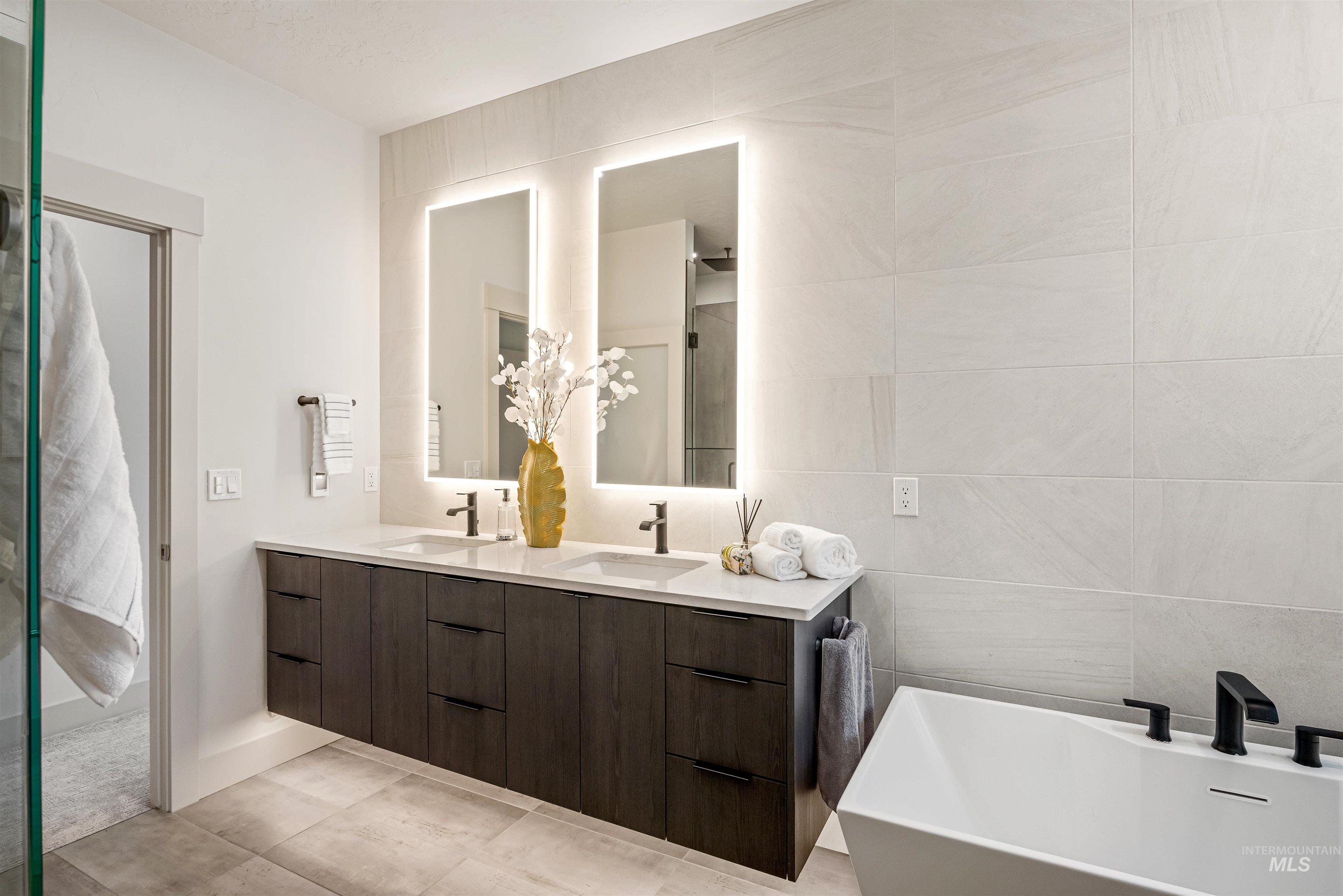 3371 E Warm Springs Ave, Boise, Idaho 83716, 3 Bedrooms, 3 Bathrooms, Residential For Sale, Price $949,900, 98946585