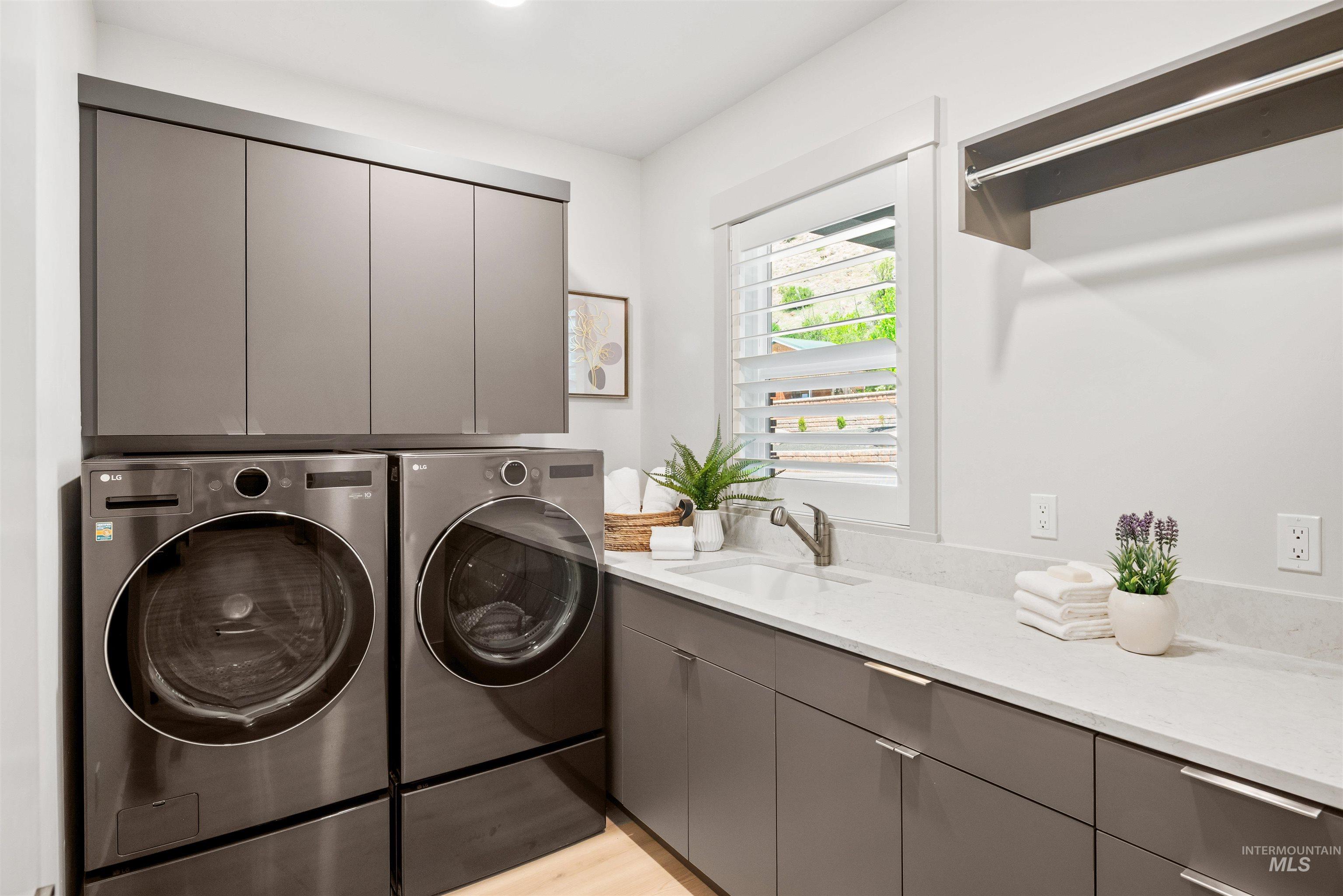 3371 E Warm Springs Ave, Boise, Idaho 83716, 3 Bedrooms, 3 Bathrooms, Residential For Sale, Price $949,900, 98946585