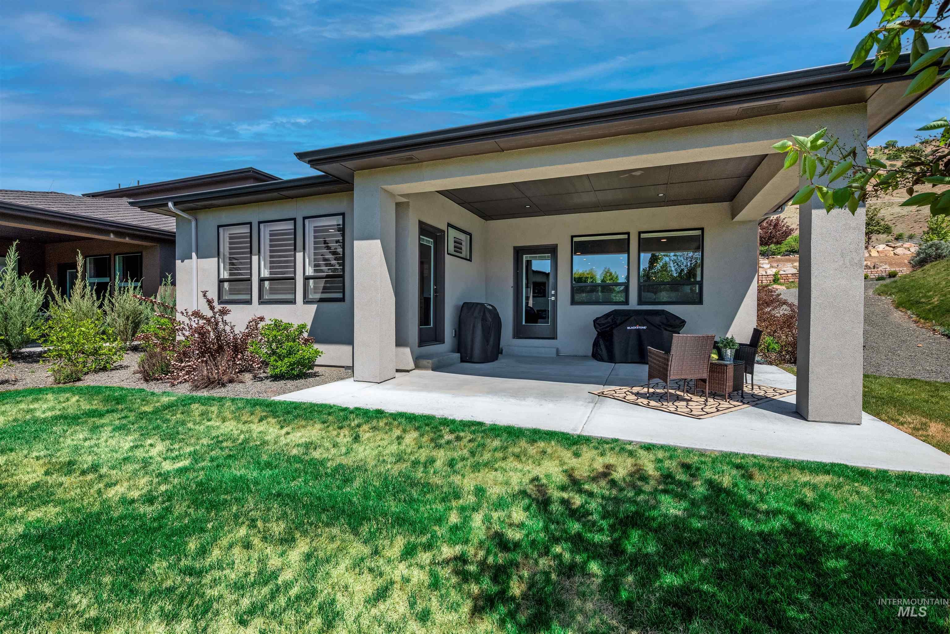 3371 E Warm Springs Ave, Boise, Idaho 83716, 3 Bedrooms, 3 Bathrooms, Residential For Sale, Price $949,900, 98946585