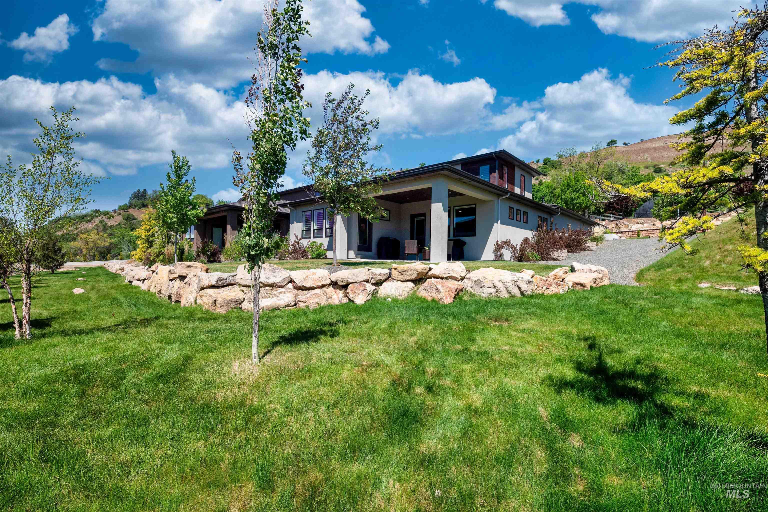 3371 E Warm Springs Ave, Boise, Idaho 83716, 3 Bedrooms, 3 Bathrooms, Residential For Sale, Price $949,900, 98946585