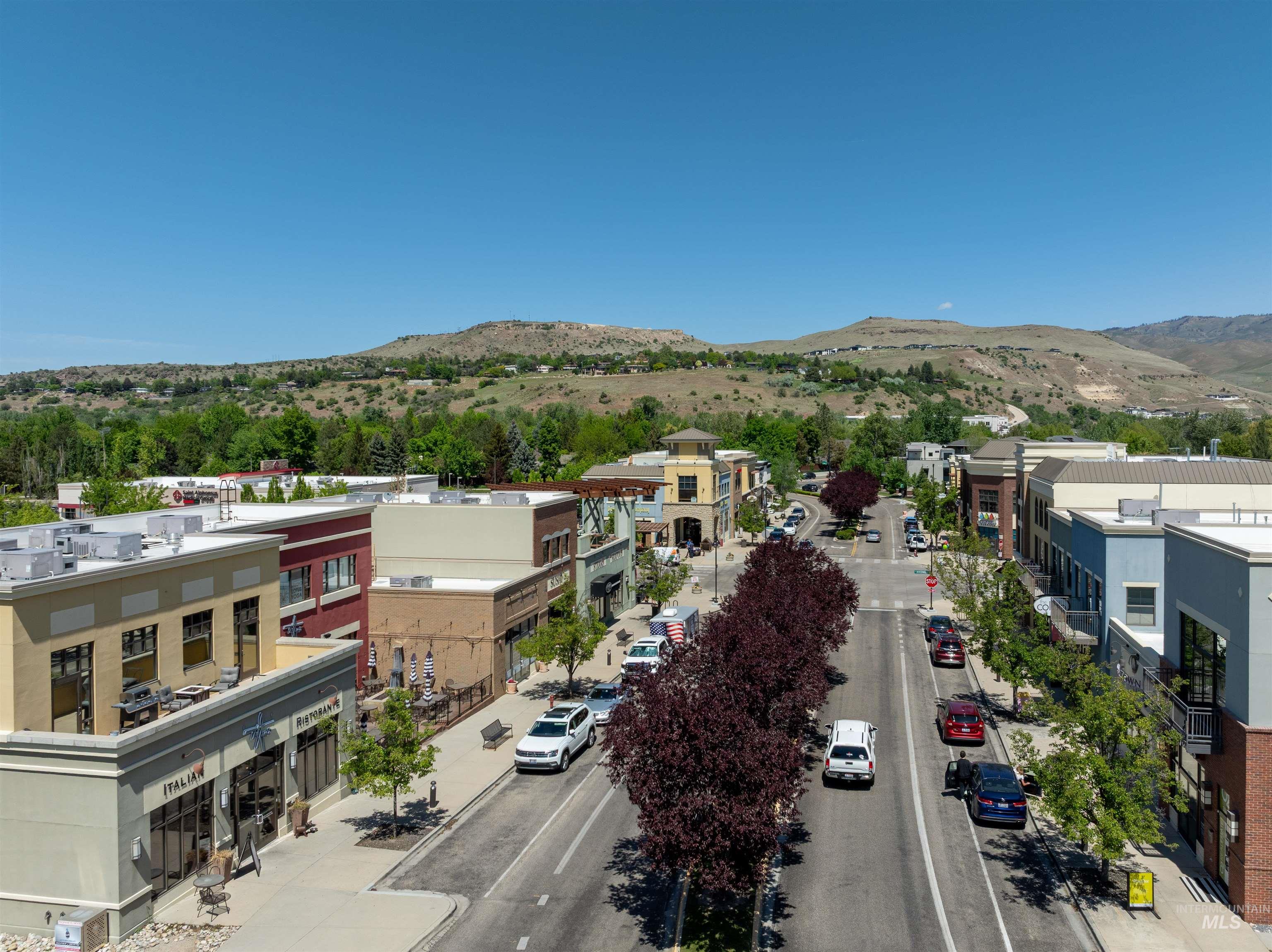 3371 E Warm Springs Ave, Boise, Idaho 83716, 3 Bedrooms, 3 Bathrooms, Residential For Sale, Price $949,900, 98946585