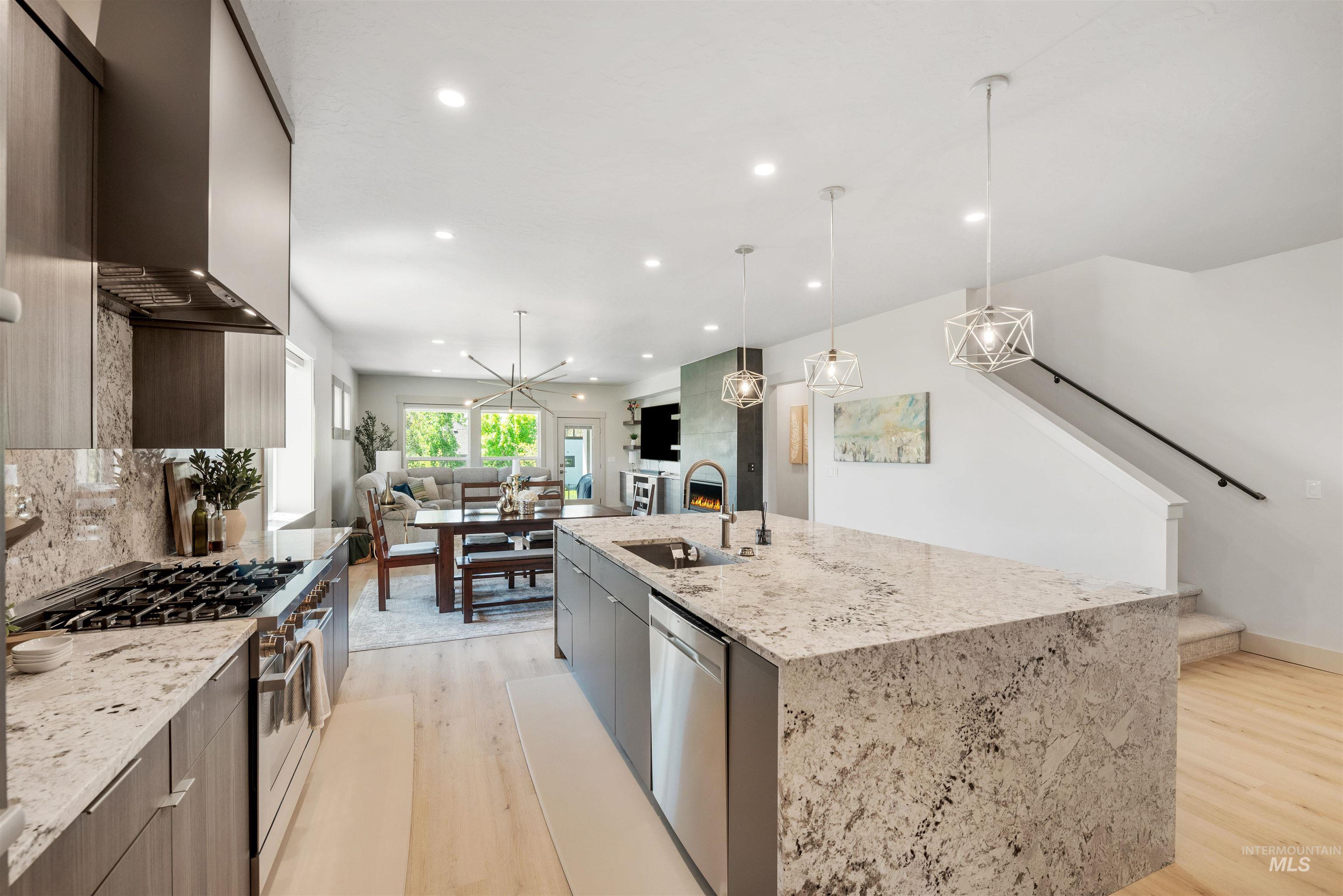 3371 E Warm Springs Ave, Boise, Idaho 83716, 3 Bedrooms, 3 Bathrooms, Residential For Sale, Price $949,900, 98946585