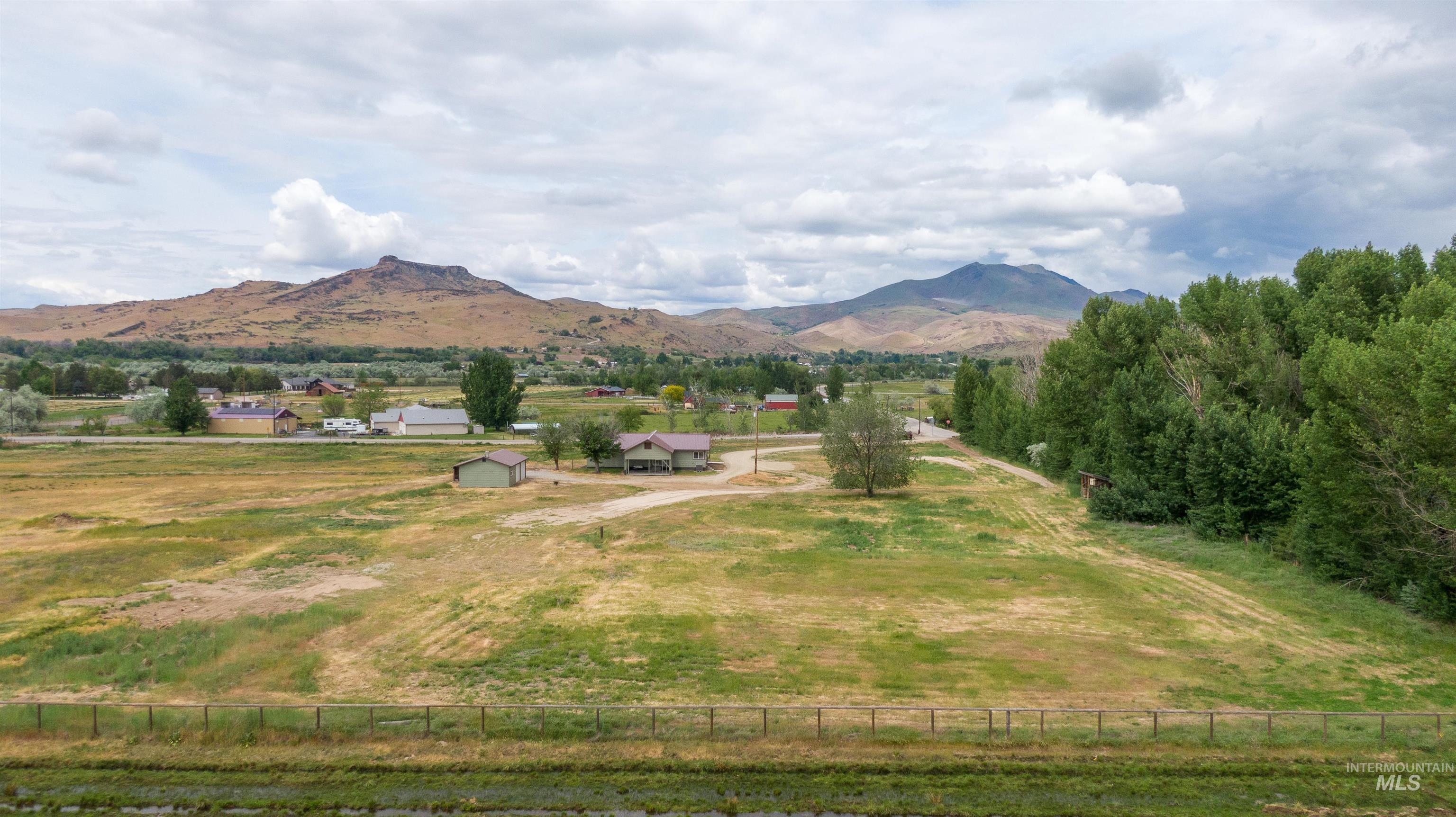3131 Fuller Rd, Emmett, Idaho 83617, 3 Bedrooms, 2.5 Bathrooms, Residential For Sale, Price $779,000, 98946636