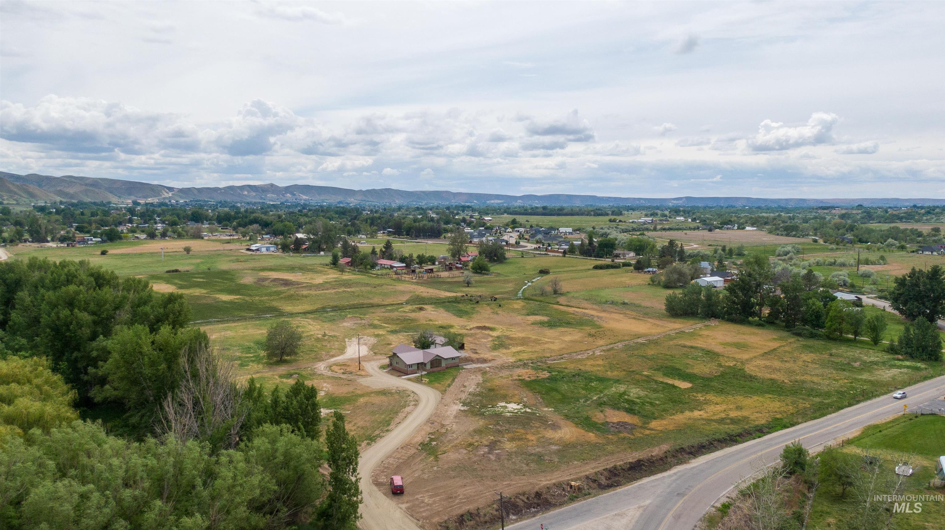 3131 Fuller Rd, Emmett, Idaho 83617, 3 Bedrooms, 2.5 Bathrooms, Residential For Sale, Price $779,000, 98946636