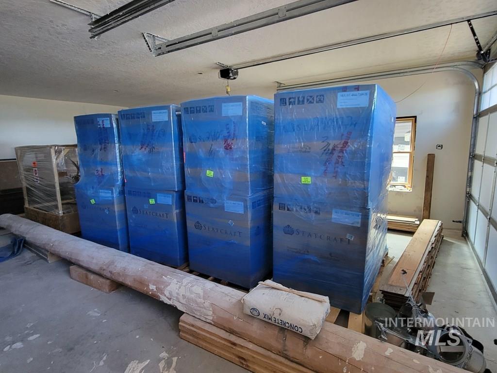 31/33 Bacon Creek Rd, Cascade, Idaho 83611, 8 Bedrooms, 9 Bathrooms, Farm & Ranch For Sale, Price $2,999,900,MLS 98946655