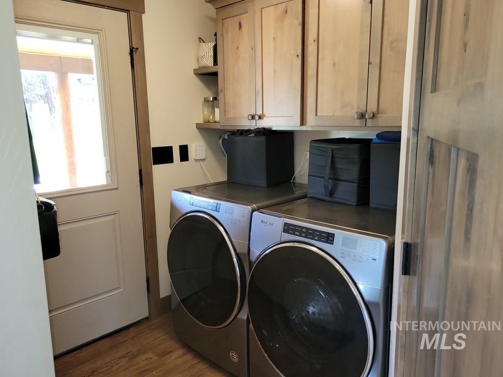 31/33 Bacon Creek Rd, Cascade, Idaho 83611, 8 Bedrooms, 9 Bathrooms, Farm & Ranch For Sale, Price $2,999,900,MLS 98946655