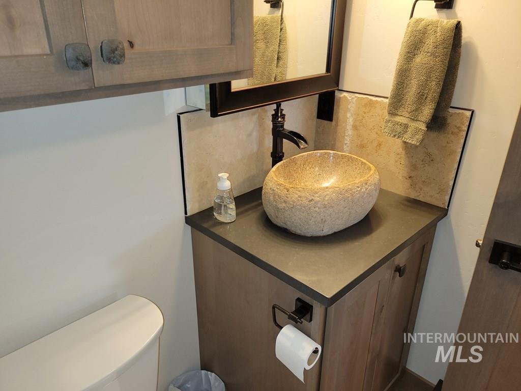 31/33 Bacon Creek Rd, Cascade, Idaho 83611, 8 Bedrooms, 9 Bathrooms, Farm & Ranch For Sale, Price $2,999,900,MLS 98946655