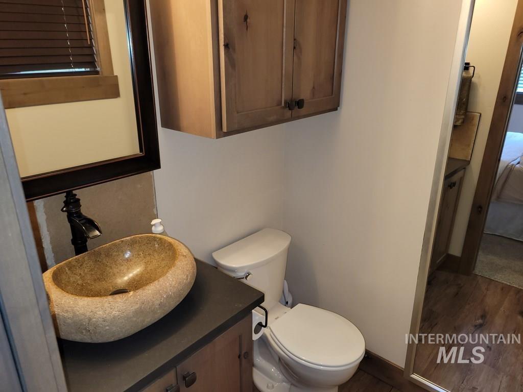 31/33 Bacon Creek Rd, Cascade, Idaho 83611, 8 Bedrooms, 9 Bathrooms, Farm & Ranch For Sale, Price $2,999,900,MLS 98946655