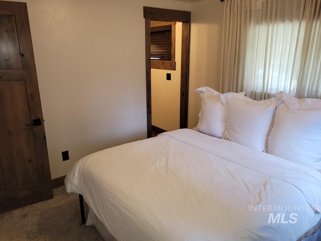 31/33 Bacon Creek Rd, Cascade, Idaho 83611, 8 Bedrooms, 9 Bathrooms, Farm & Ranch For Sale, Price $2,999,900,MLS 98946655