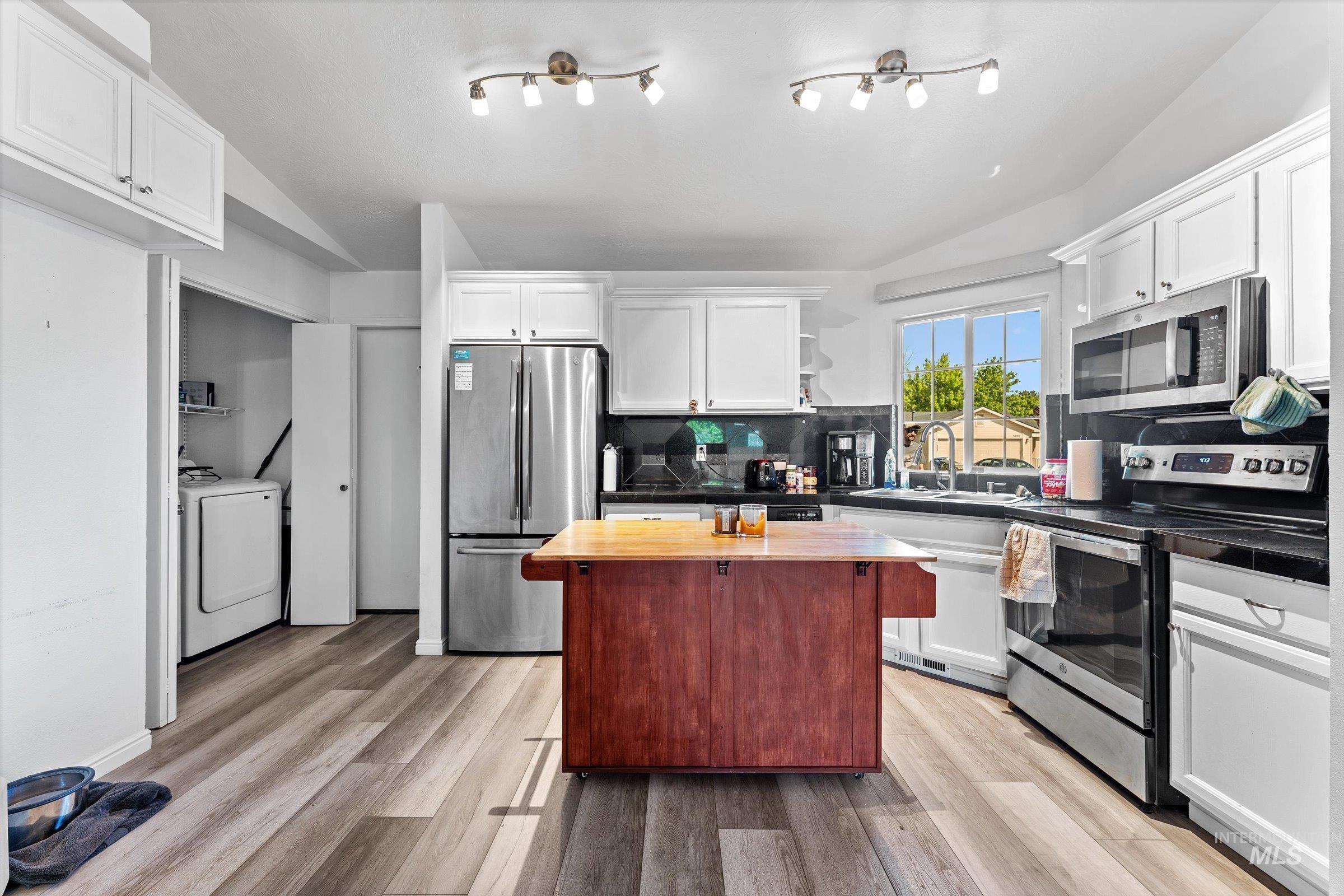 3004 Sandstone Pl, Caldwell, Idaho 83605, 3 Bedrooms, 2 Bathrooms, Residential For Sale, Price $324,990, 98946706