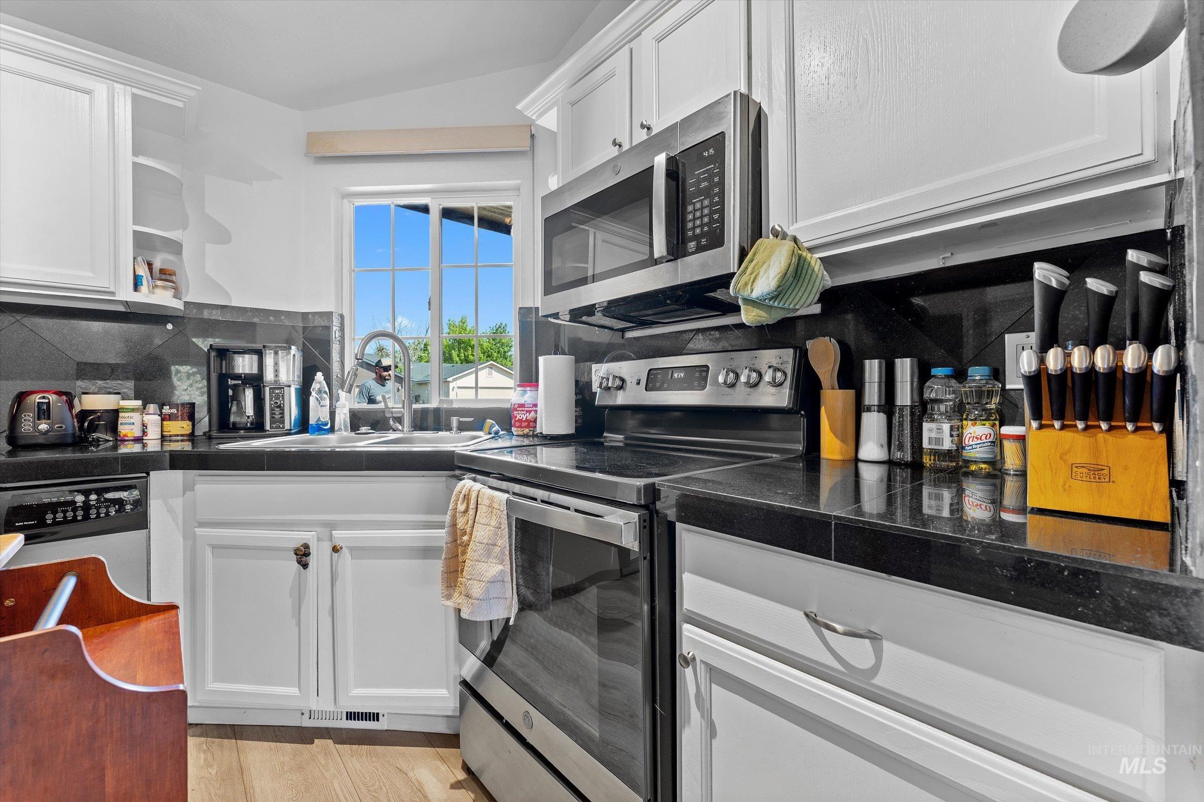 3004 Sandstone Pl, Caldwell, Idaho 83605, 3 Bedrooms, 2 Bathrooms, Residential For Sale, Price $324,990, 98946706