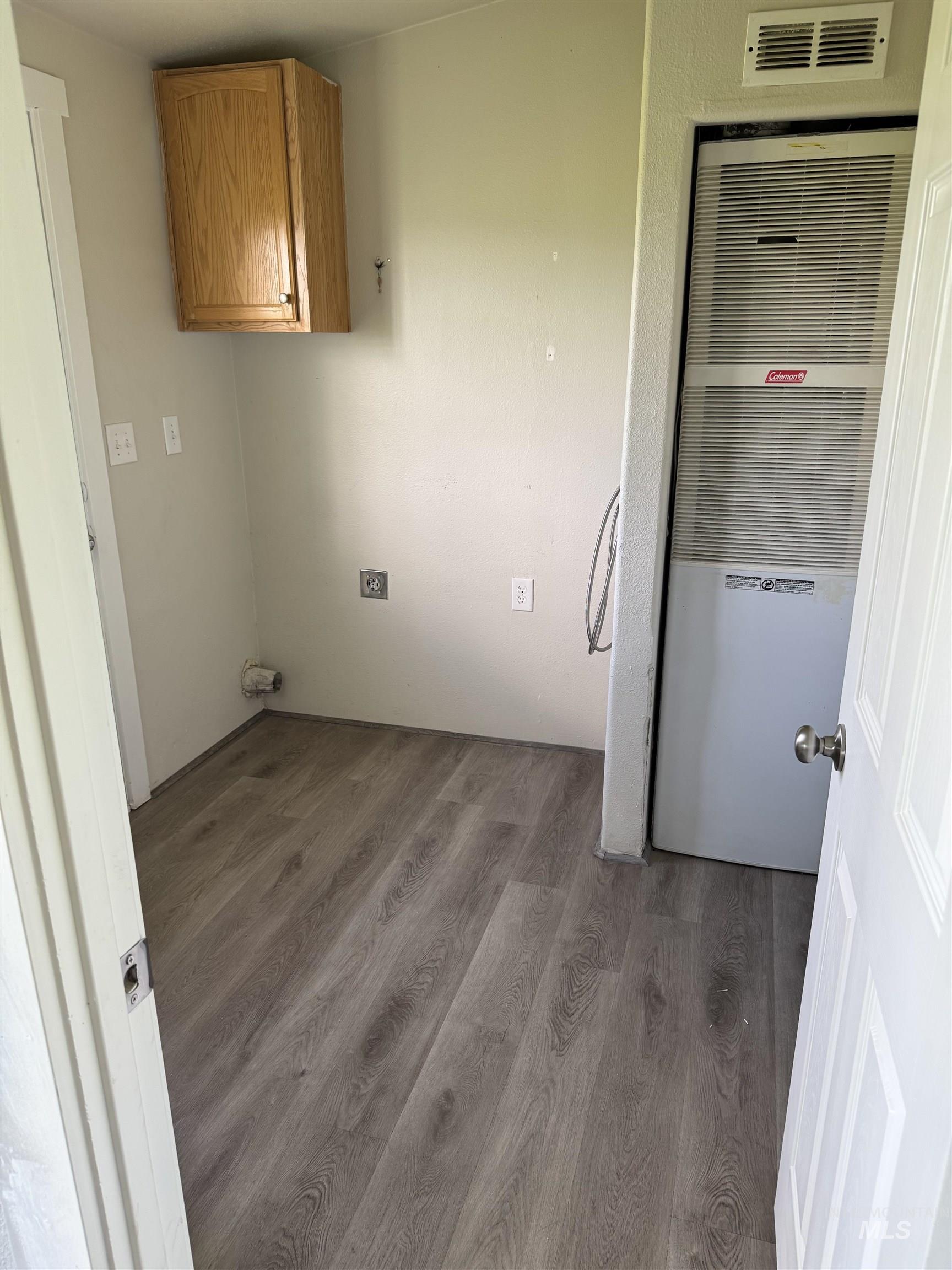 501 Timber Ave, Fairfield, Idaho 83327, 3 Bedrooms, 2 Bathrooms, Residential For Sale, Price $220,000,MLS 98946797