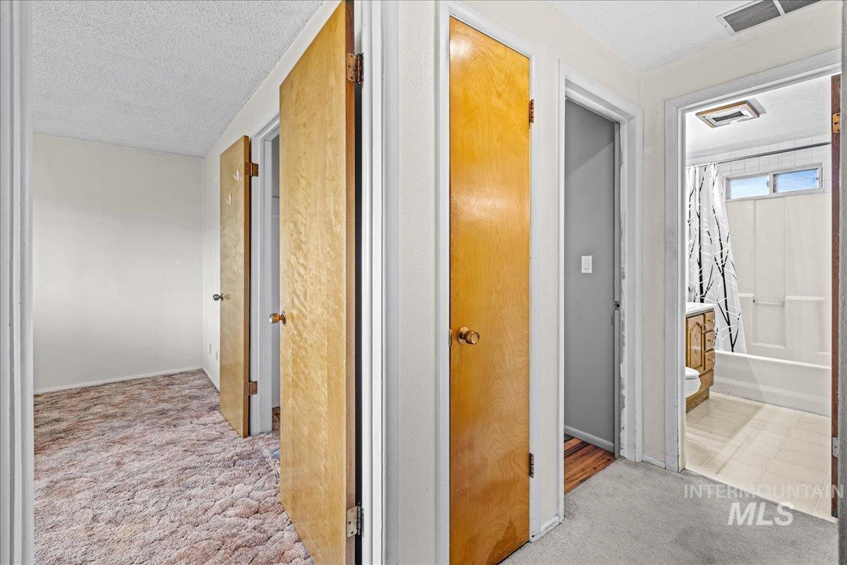 1267 NW Beaman St., Mountain Home, Idaho 83647, 2 Bedrooms, 1 Bathroom, Residential For Sale, Price $320,000, 98947007