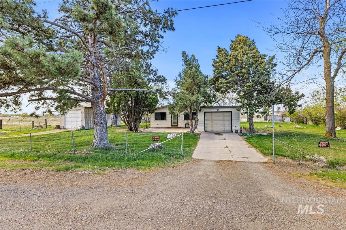 1267 NW Beaman St., Mountain Home, Idaho 83647, 2 Bedrooms, 1 Bathroom, Residential For Sale, Price $320,000, 98947007