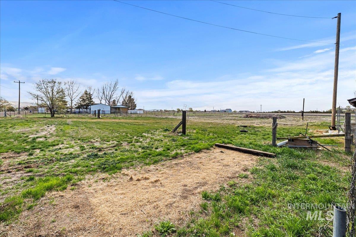 1267 NW Beaman St., Mountain Home, Idaho 83647, 2 Bedrooms, 1 Bathroom, Residential For Sale, Price $320,000, 98947007