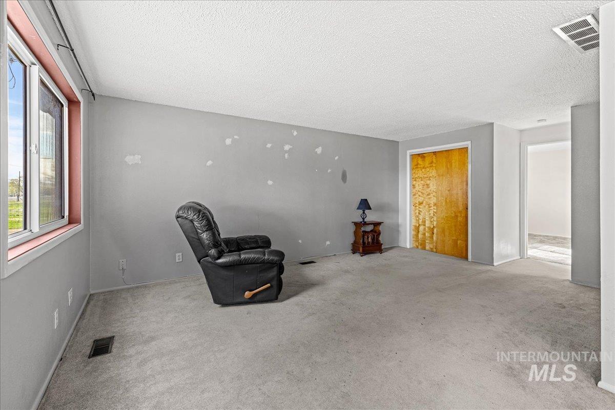 1267 NW Beaman St., Mountain Home, Idaho 83647, 2 Bedrooms, 1 Bathroom, Residential For Sale, Price $320,000, 98947007