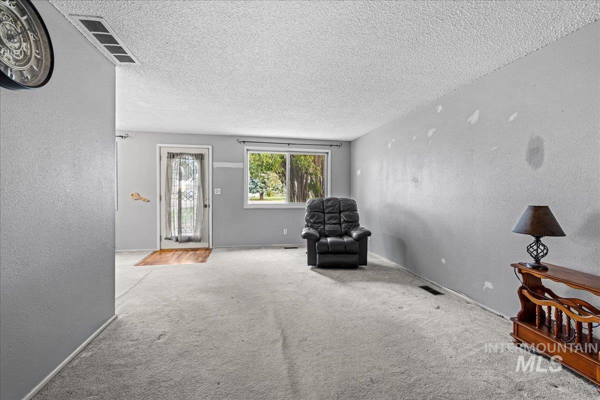 1267 NW Beaman St., Mountain Home, Idaho 83647, 2 Bedrooms, 1 Bathroom, Residential For Sale, Price $320,000, 98947007