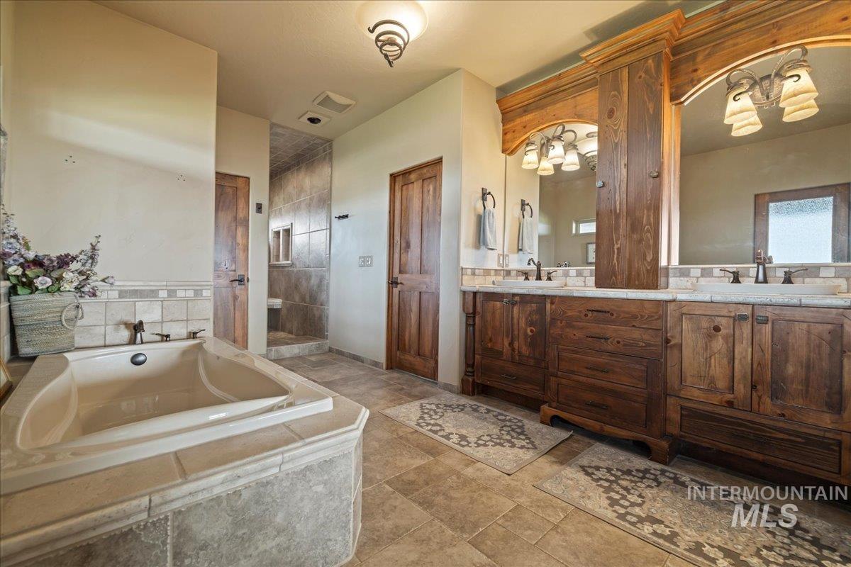 1270 Hillcrest Dr., Vale, Oregon 97918, 3 Bedrooms, 4 Bathrooms, Farm & Ranch For Sale, Price $2,400,000,MLS 98947142