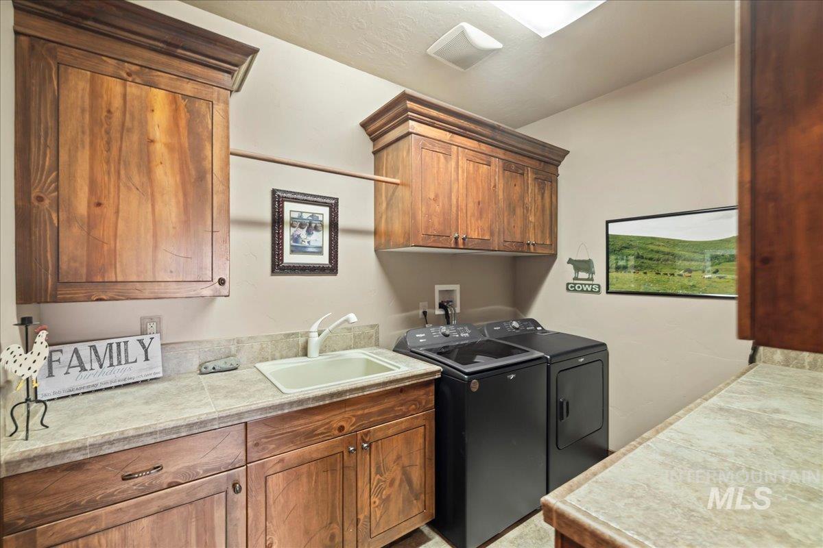 1270 Hillcrest Dr., Vale, Oregon 97918, 3 Bedrooms, 4 Bathrooms, Farm & Ranch For Sale, Price $2,400,000,MLS 98947142