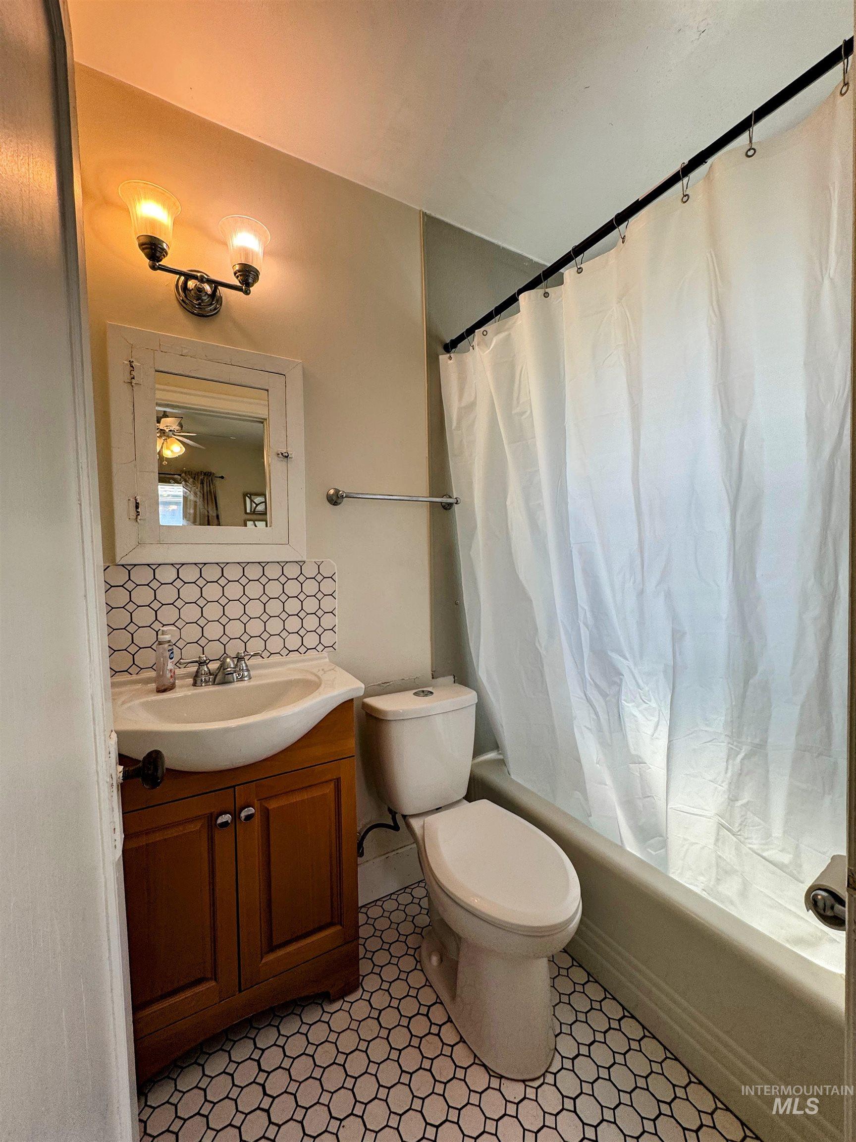 220-222 Glass Way, Lewiston, Idaho 83501, 1 Bedroom, 1 Bathroom, Residential Income For Sale, Price $330,000, 98947438