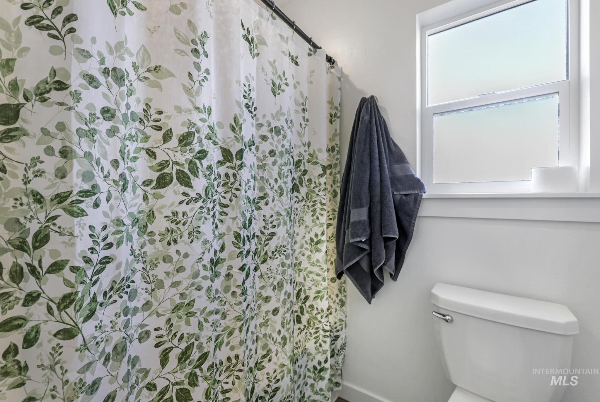 247 & 257 Washington Street, Gooding, Idaho 83330, 2 Bedrooms, 2 Bathrooms, Residential Income For Sale, Price $535,000, 98947470