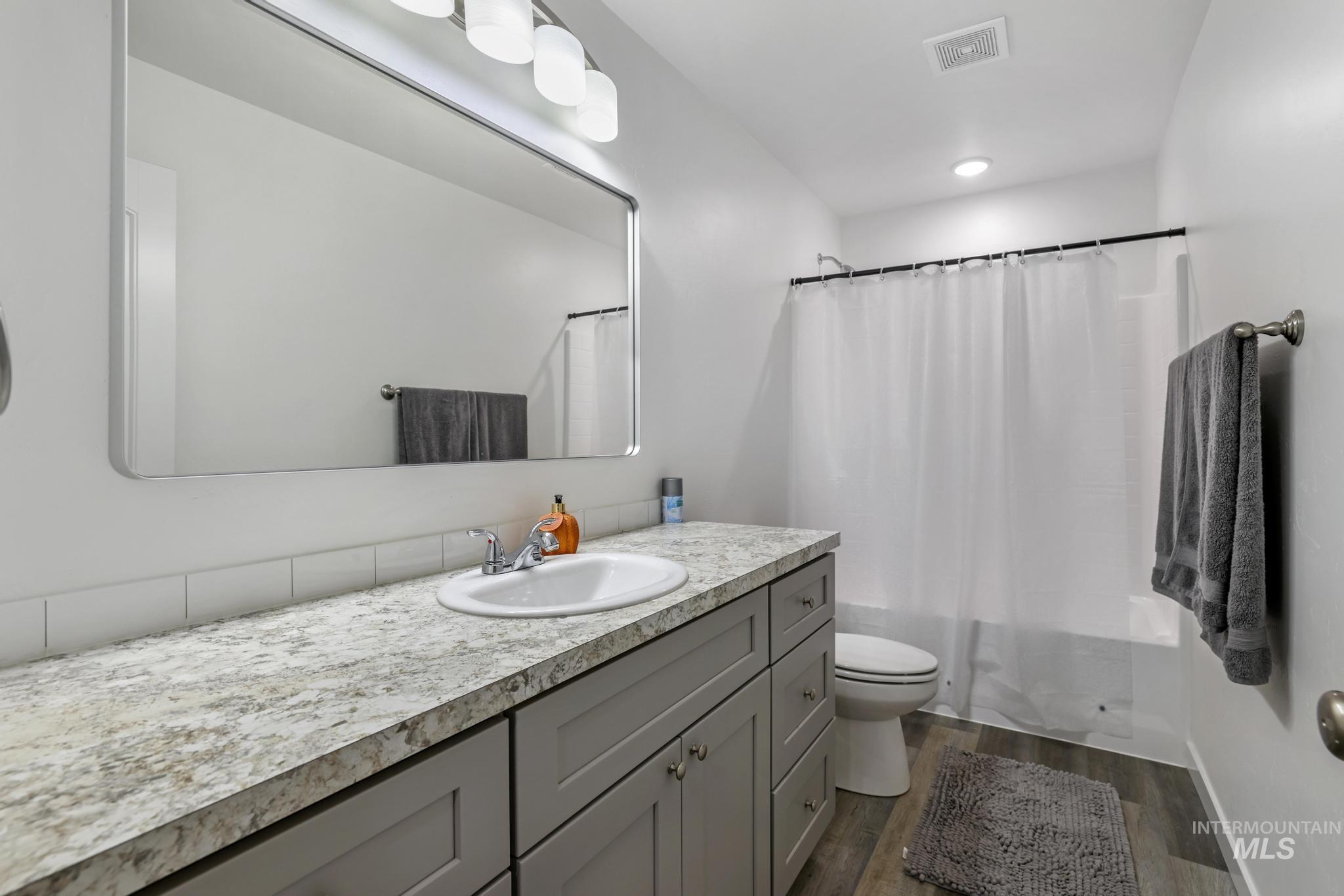 247 & 257 Washington Street, Gooding, Idaho 83330, 2 Bedrooms, 2 Bathrooms, Residential Income For Sale, Price $535,000, 98947470