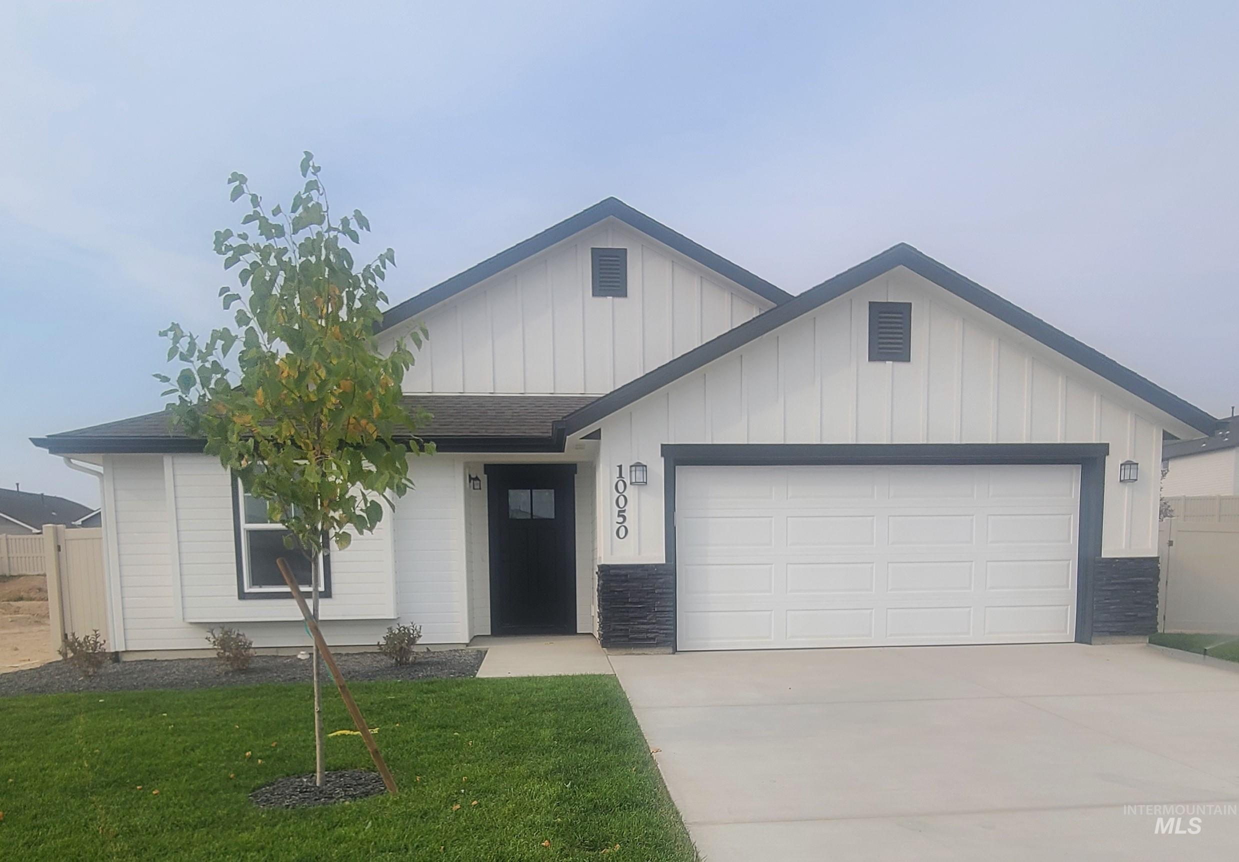 305 W Omphale St., Kuna, Idaho 83634, 3 Bedrooms, 2 Bathrooms, Residential For Sale, Price $434,617, 98947891