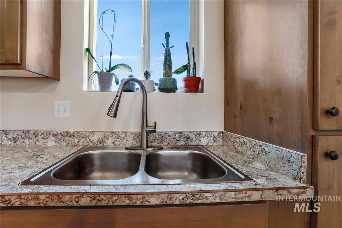 190 Bison Way, Fairfield, Idaho 83327, 3 Bedrooms, 2 Bathrooms, Residential For Sale, Price $399,000, 98947924