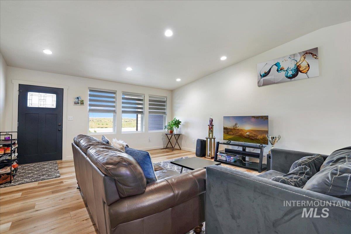 190 Bison Way, Fairfield, Idaho 83327, 3 Bedrooms, 2 Bathrooms, Residential For Sale, Price $399,000, 98947924