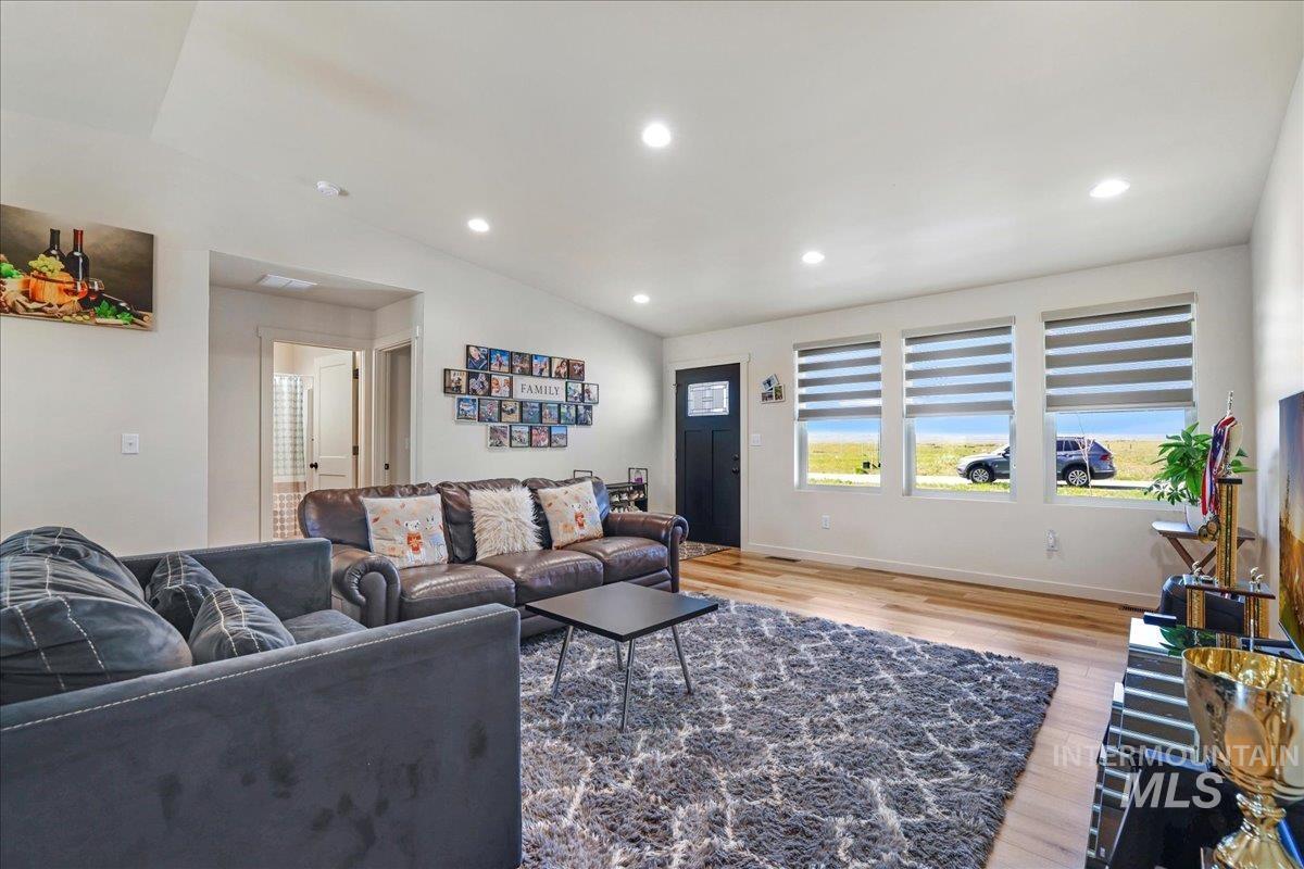 190 Bison Way, Fairfield, Idaho 83327, 3 Bedrooms, 2 Bathrooms, Residential For Sale, Price $399,000, 98947924