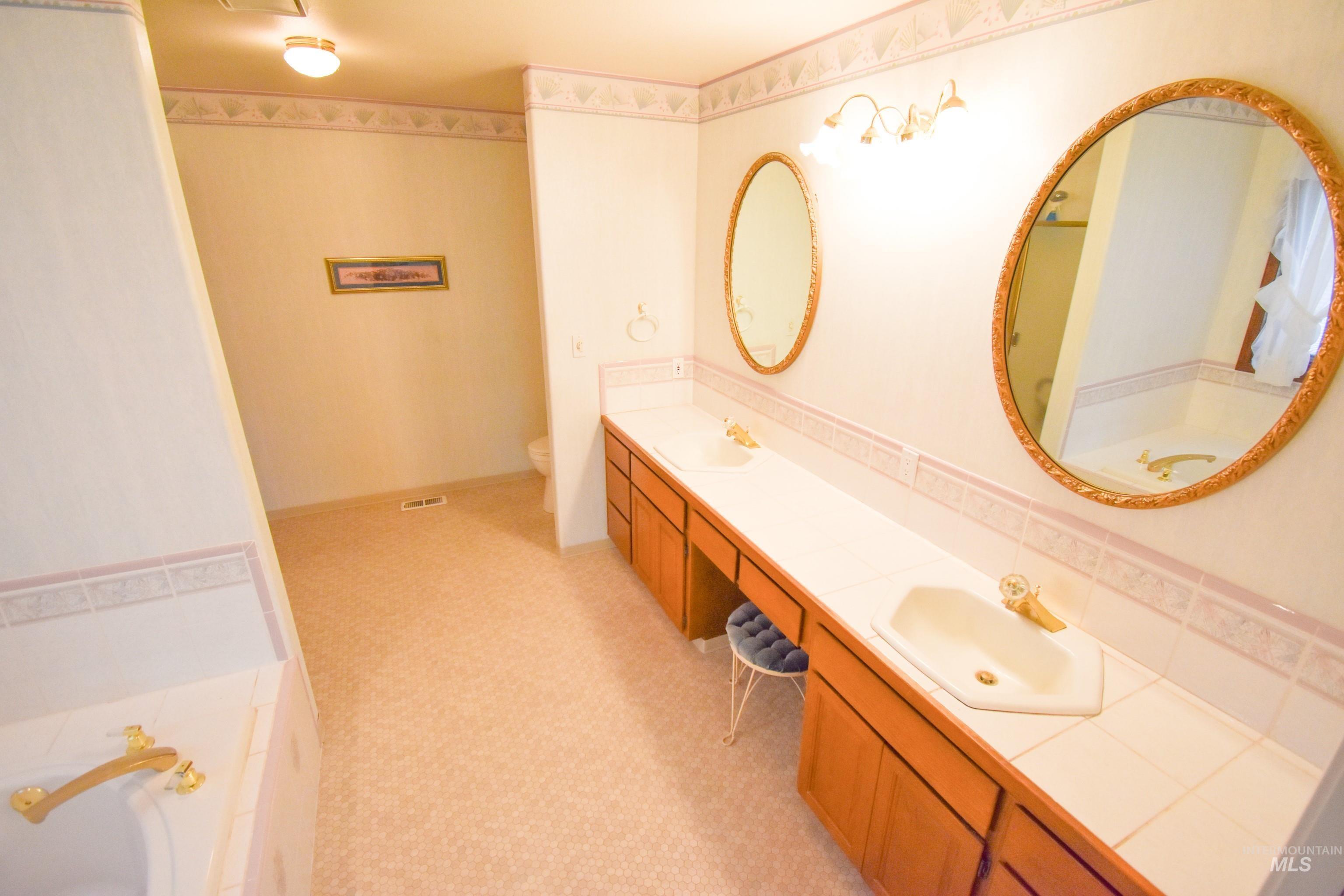 2530 Valleyview Drive, Clarkston, Washington 99403, 4 Bedrooms, 3 Bathrooms, Residential For Sale, Price $749,000,MLS 98947932