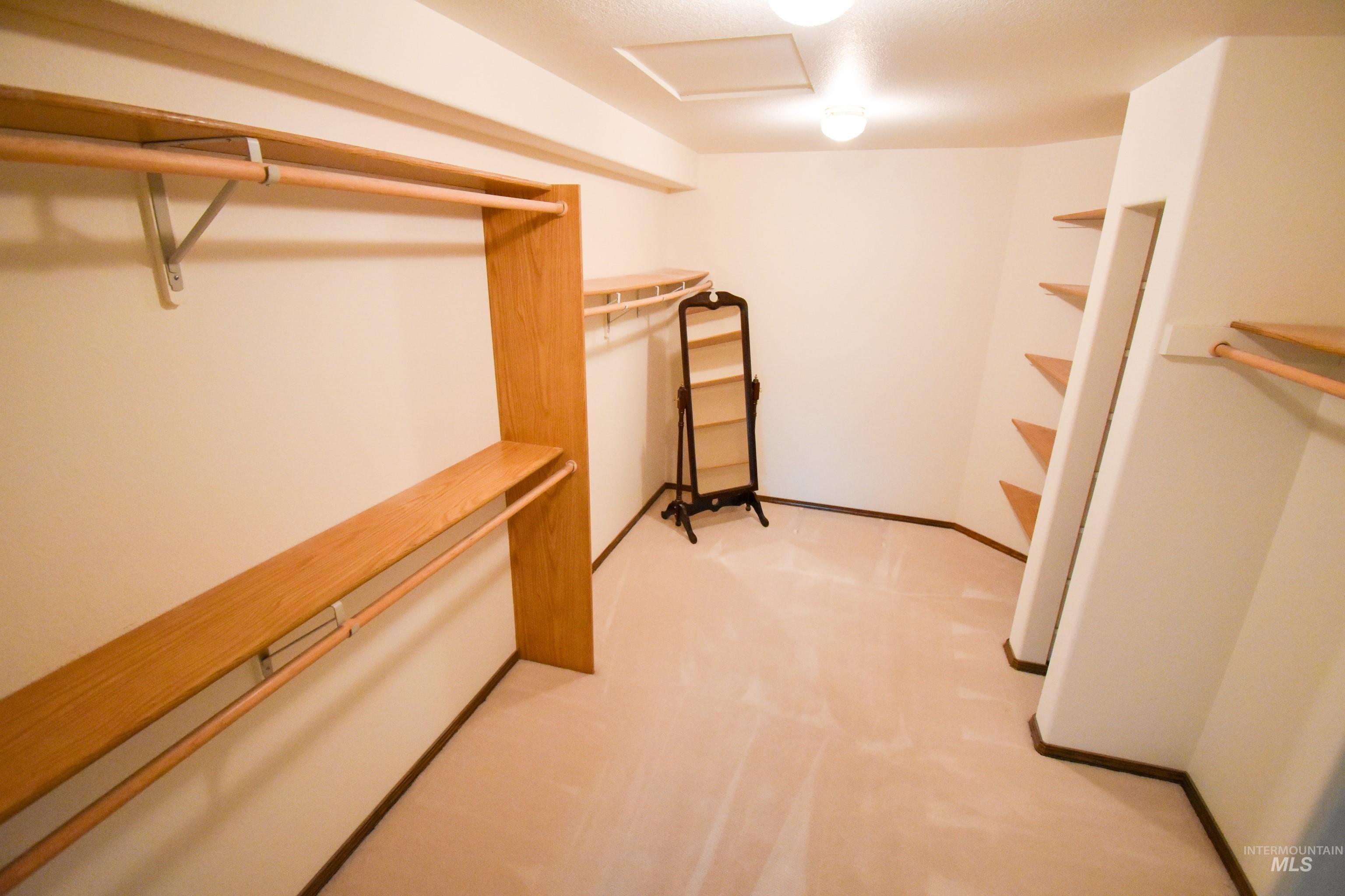 2530 Valleyview Drive, Clarkston, Washington 99403, 4 Bedrooms, 3 Bathrooms, Residential For Sale, Price $749,000,MLS 98947932