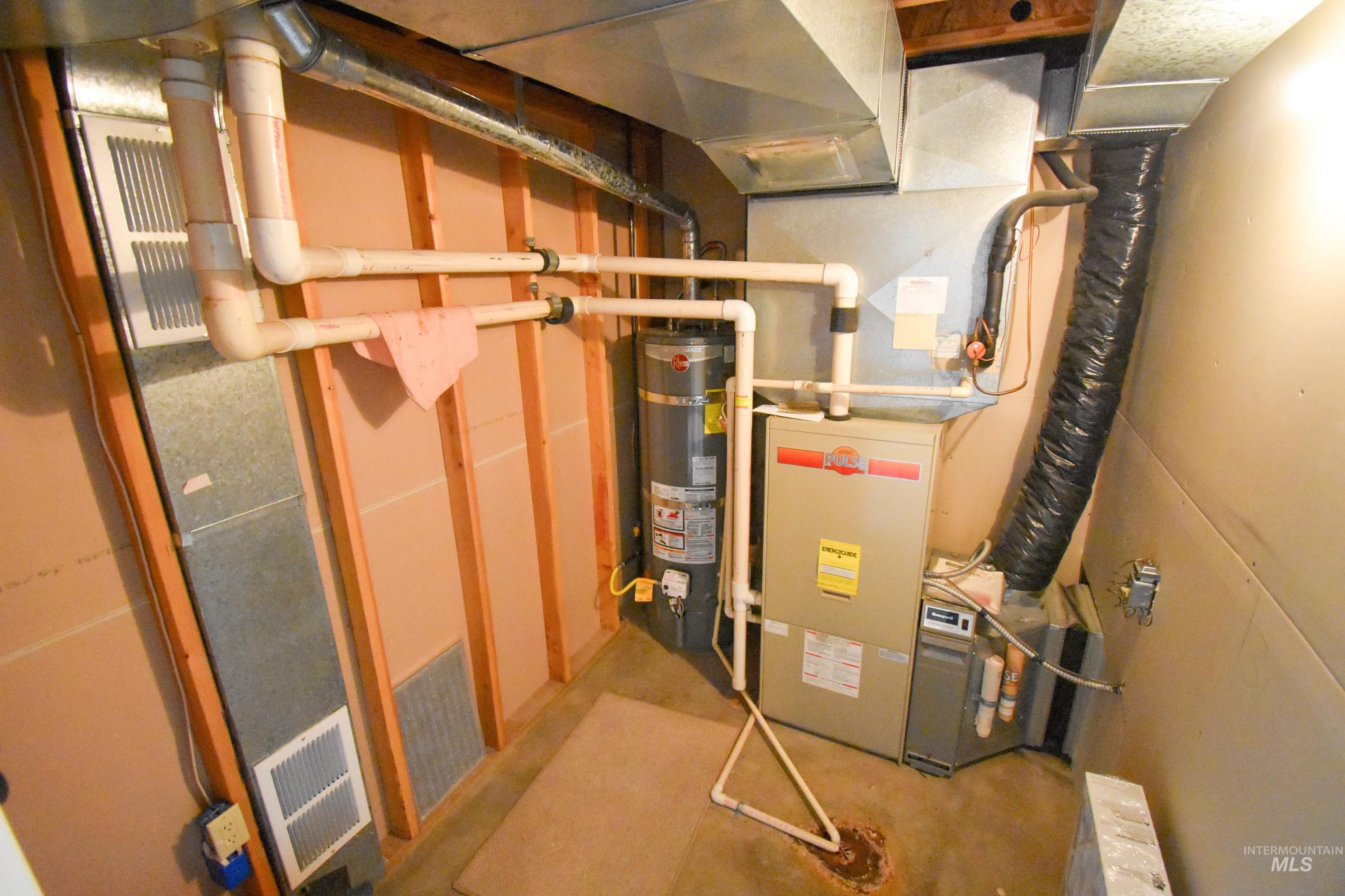 2530 Valleyview Drive, Clarkston, Washington 99403, 4 Bedrooms, 3 Bathrooms, Residential For Sale, Price $749,000,MLS 98947932