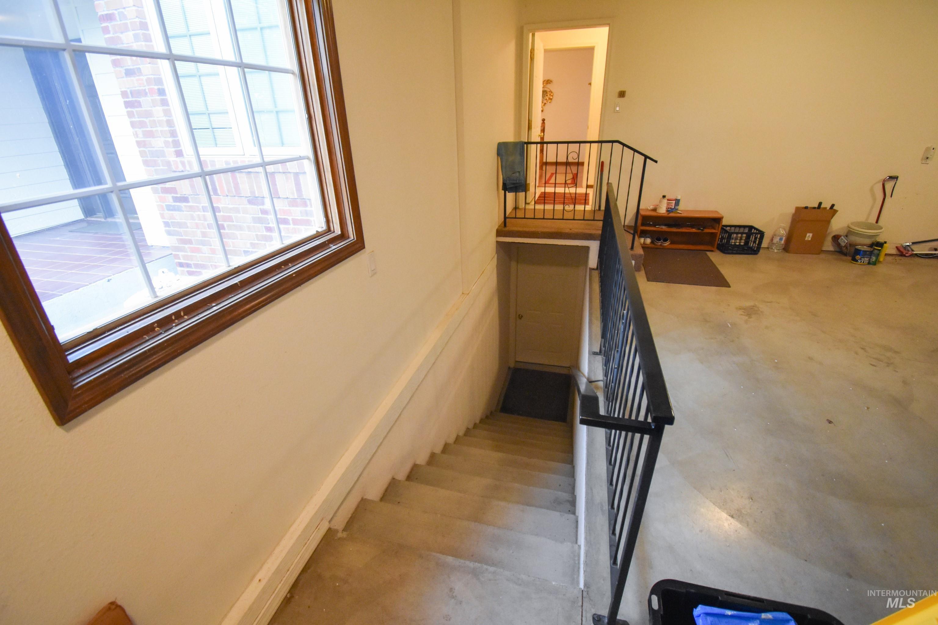 2530 Valleyview Drive, Clarkston, Washington 99403, 4 Bedrooms, 3 Bathrooms, Residential For Sale, Price $749,000,MLS 98947932