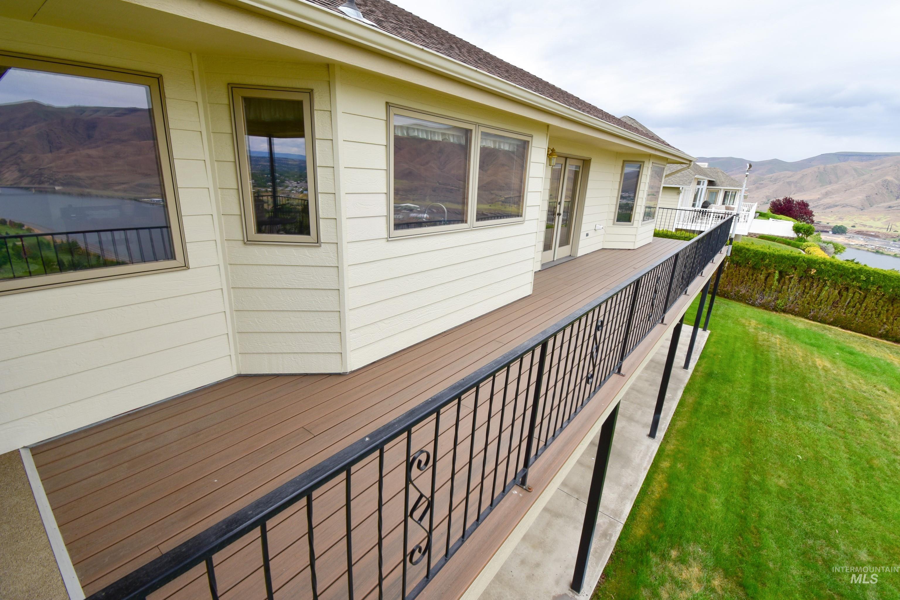 2530 Valleyview Drive, Clarkston, Washington 99403, 4 Bedrooms, 3 Bathrooms, Residential For Sale, Price $749,000,MLS 98947932