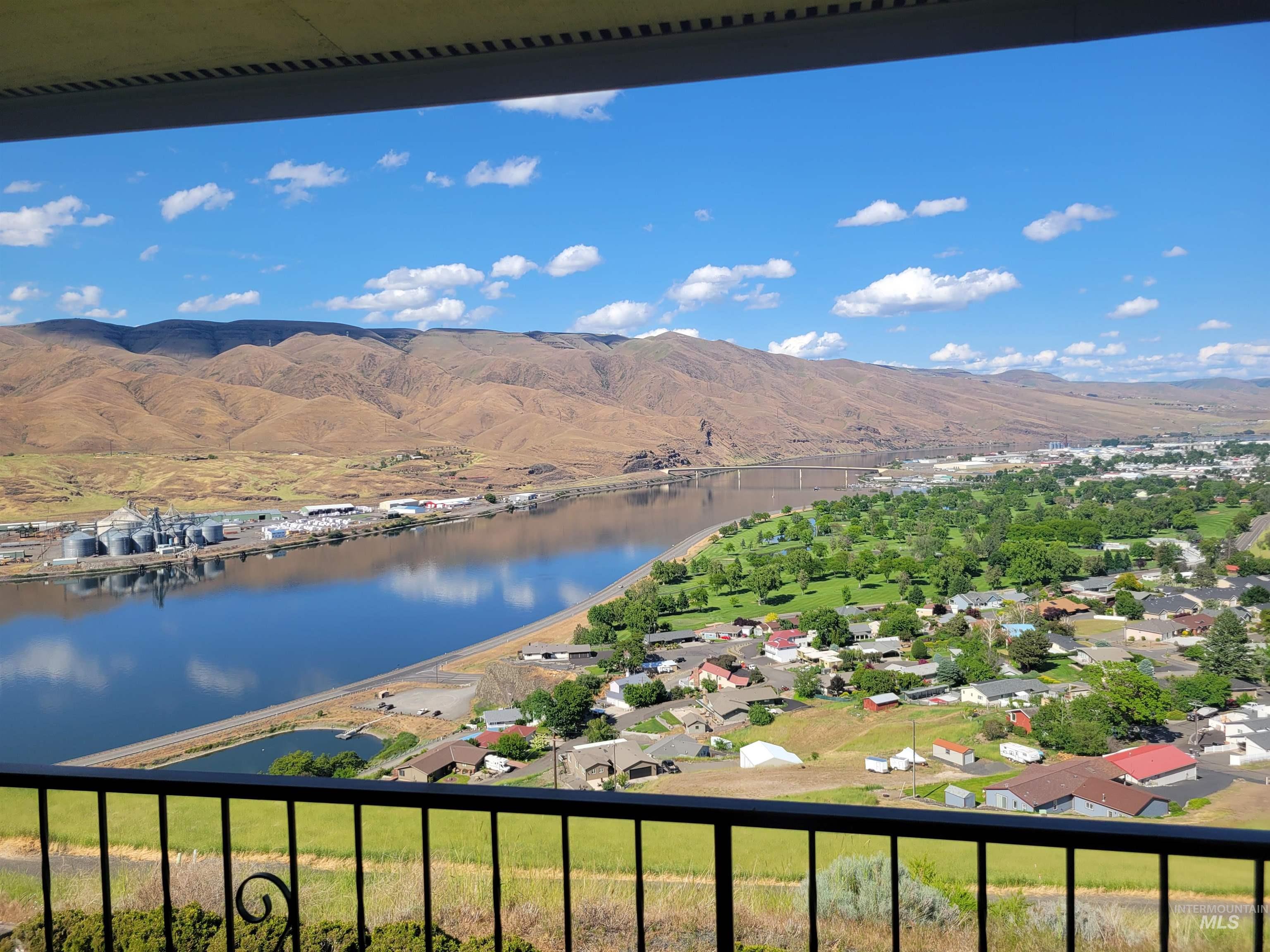 2530 Valleyview Drive, Clarkston, Washington 99403, 4 Bedrooms, 3 Bathrooms, Residential For Sale, Price $749,000,MLS 98947932