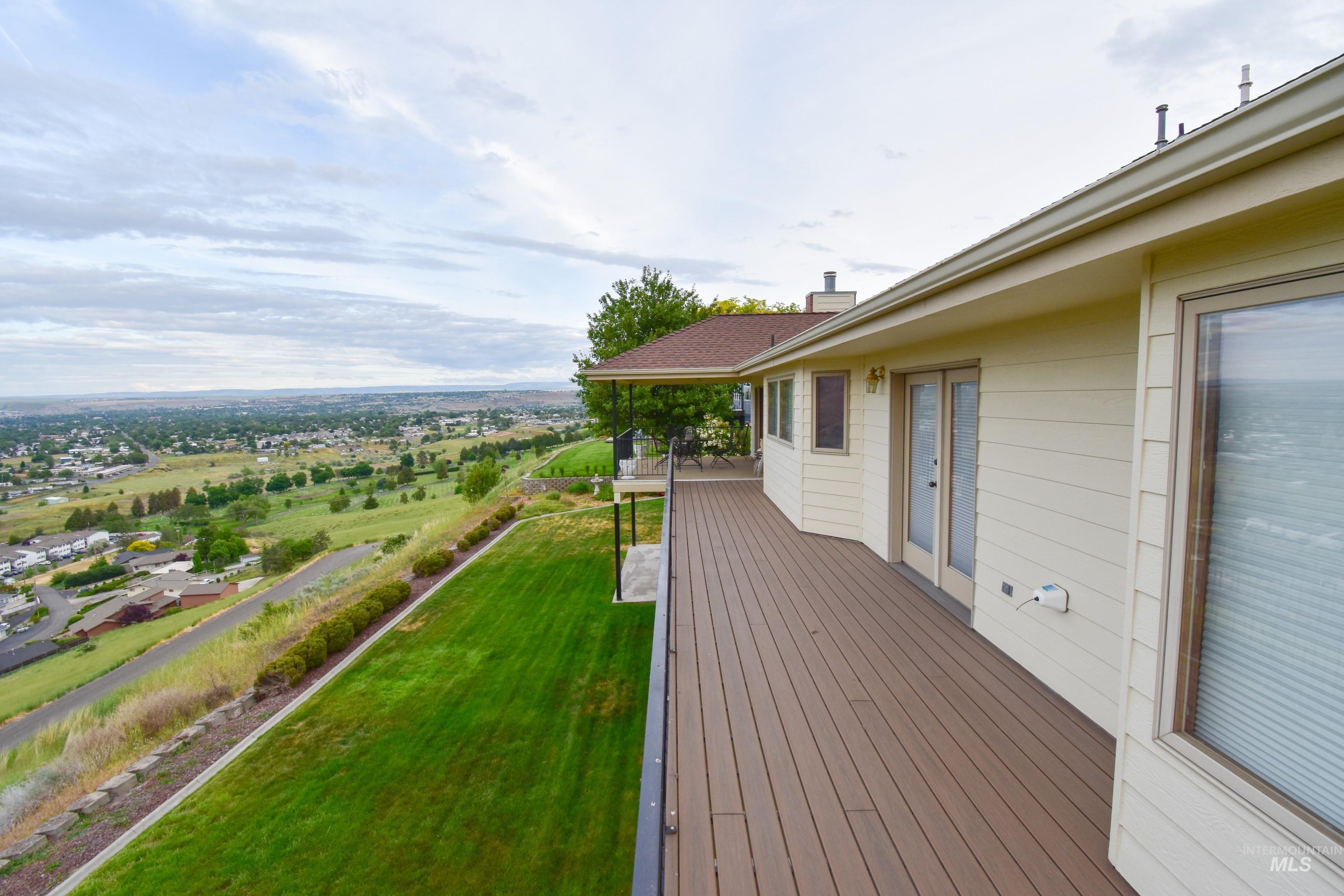 2530 Valleyview Drive, Clarkston, Washington 99403, 4 Bedrooms, 3 Bathrooms, Residential For Sale, Price $749,000,MLS 98947932