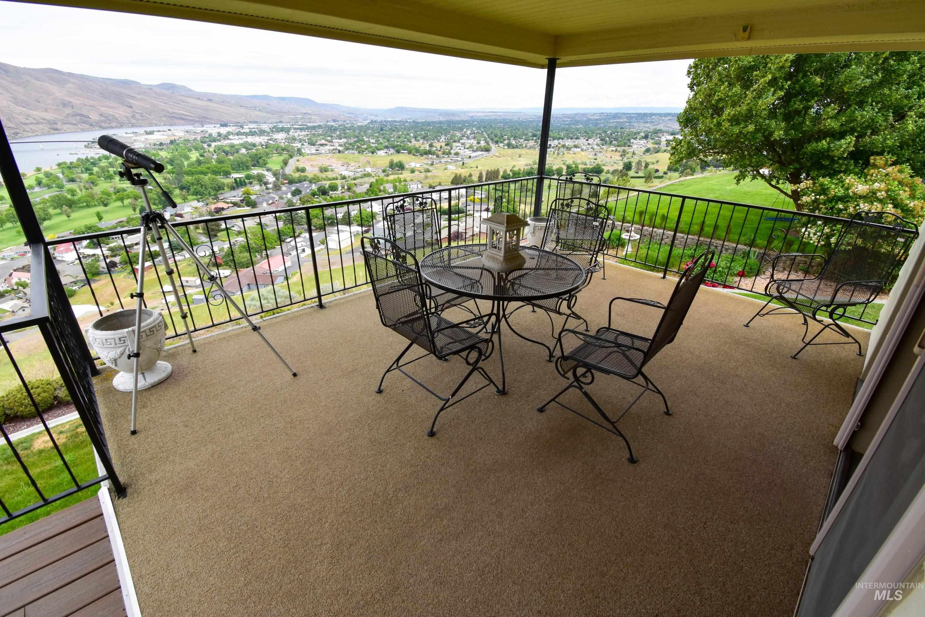 2530 Valleyview Drive, Clarkston, Washington 99403, 4 Bedrooms, 3 Bathrooms, Residential For Sale, Price $749,000,MLS 98947932